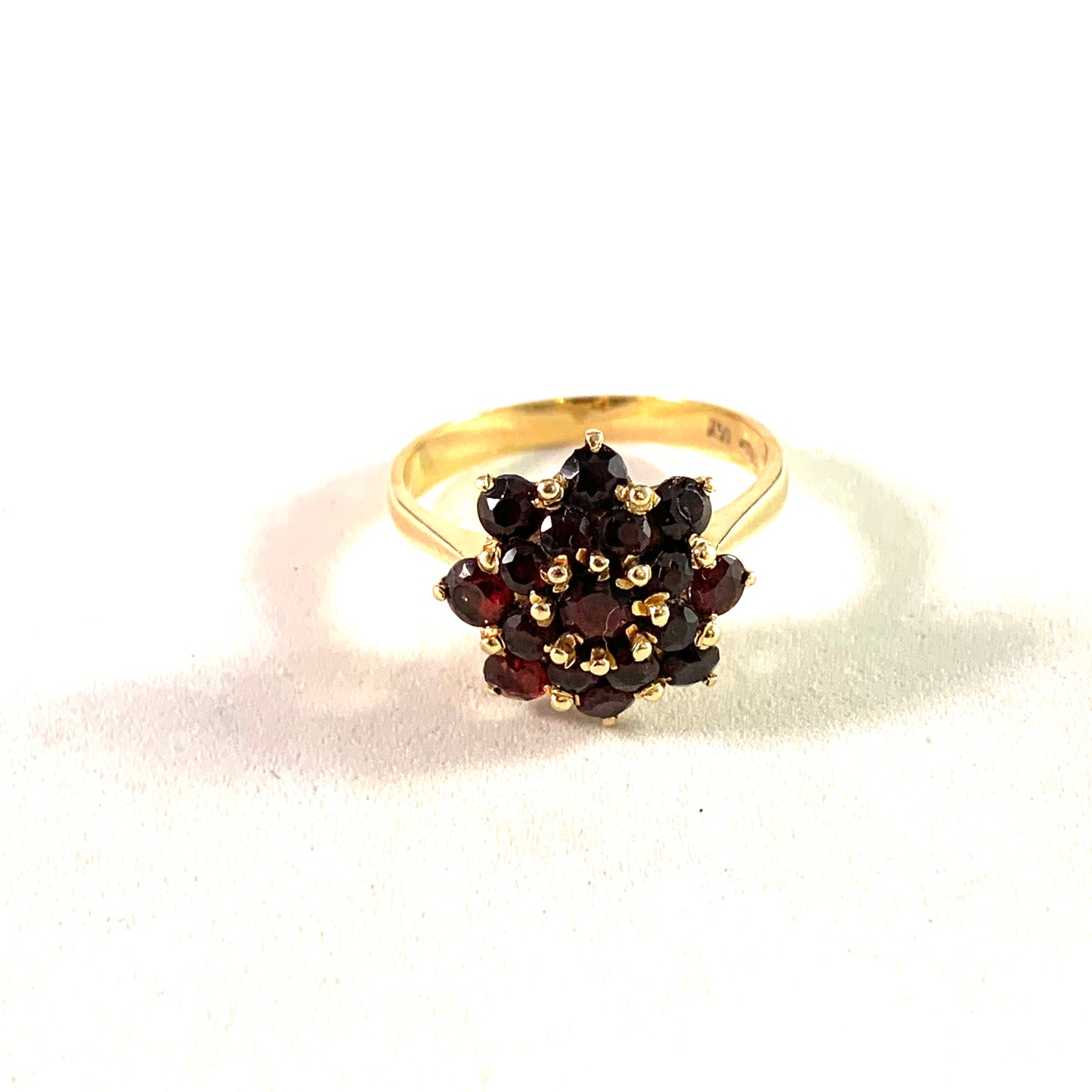 Italy 1940s Mid Century 18k Gold Garnet Cluster Ring.