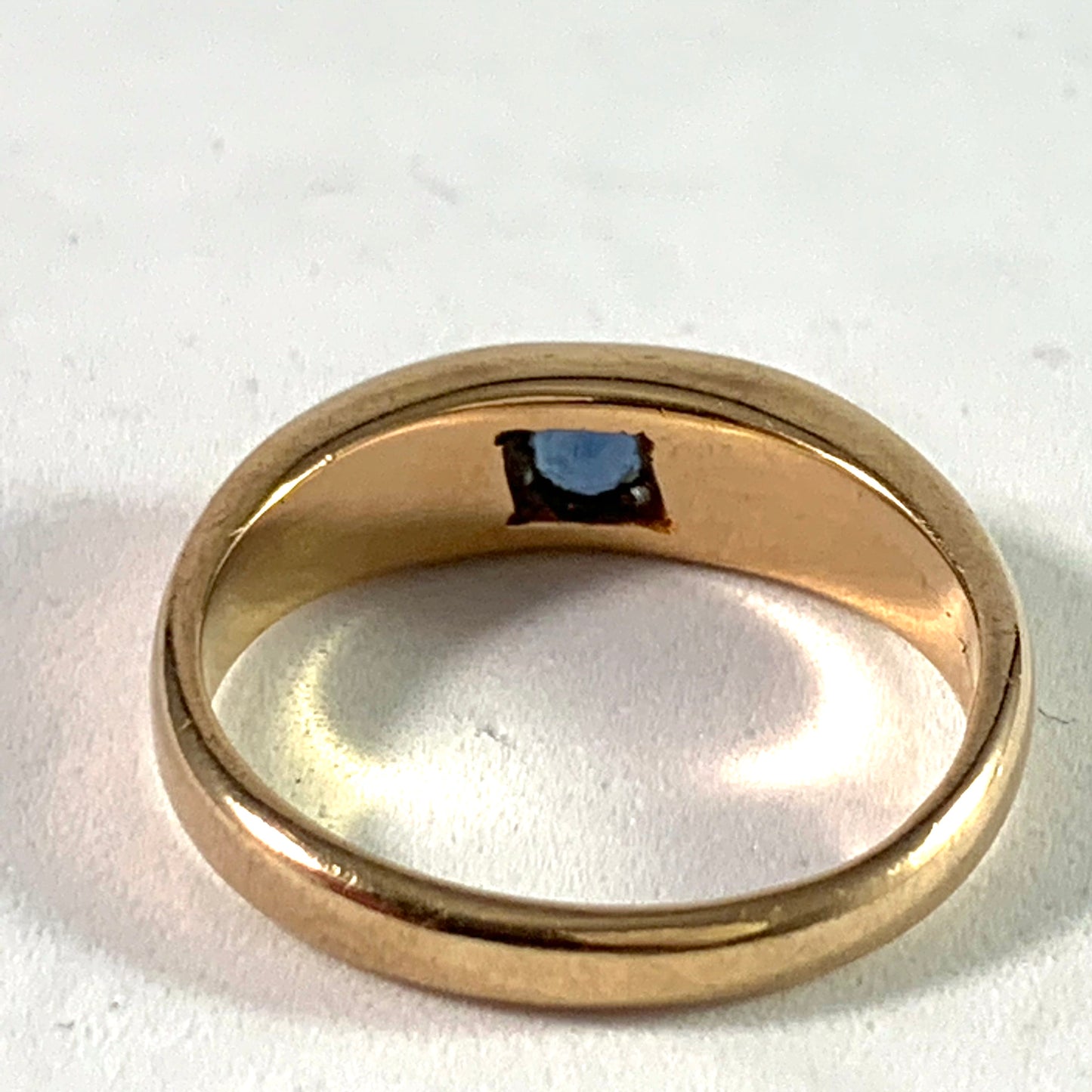 Rosengren, Stockholm 1954. Mid Century 18k Gold Synthetic Sapphire Ring.