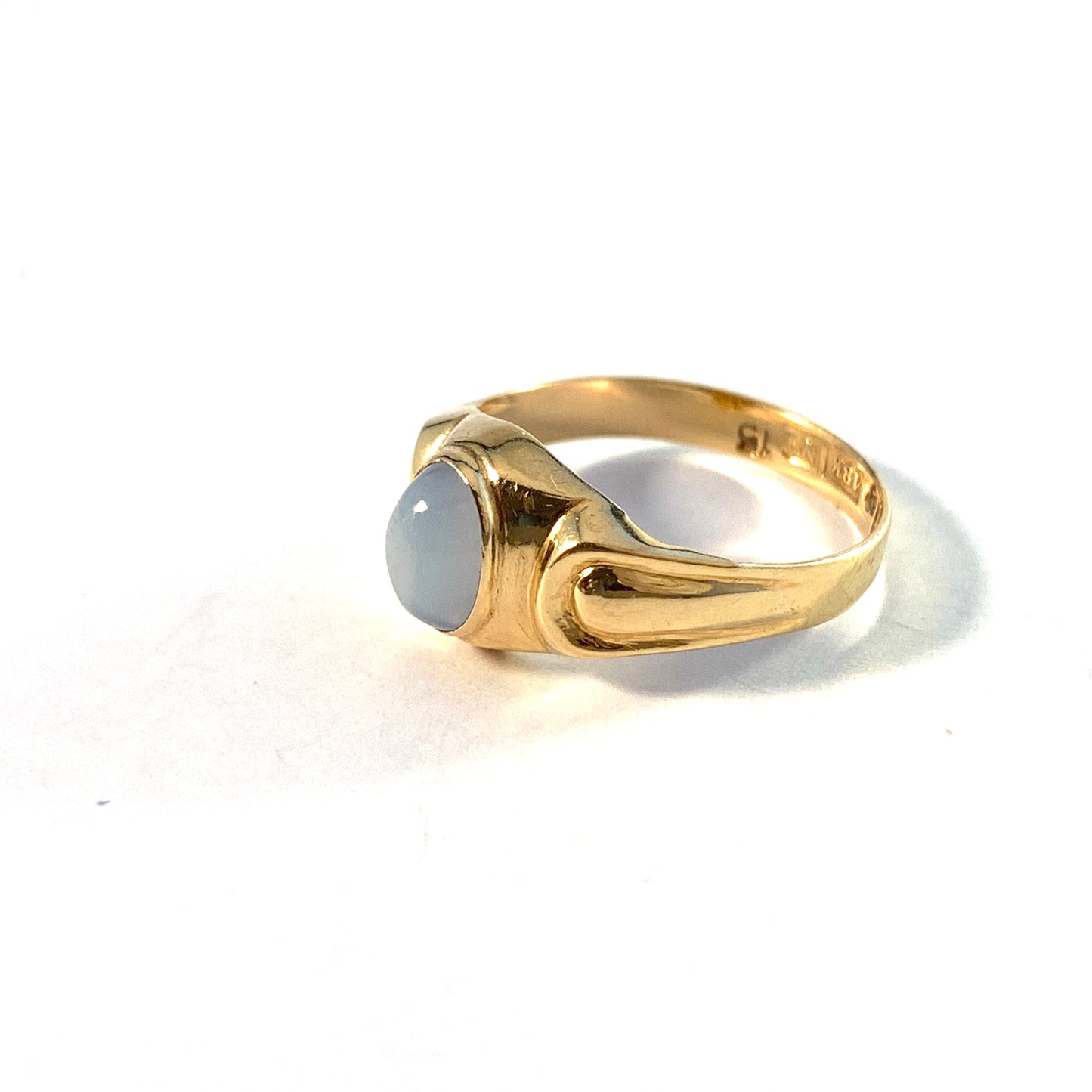 Bengt Hallberg, Sweden 1963. Vintage 18k Gold Chalcedony Ring.