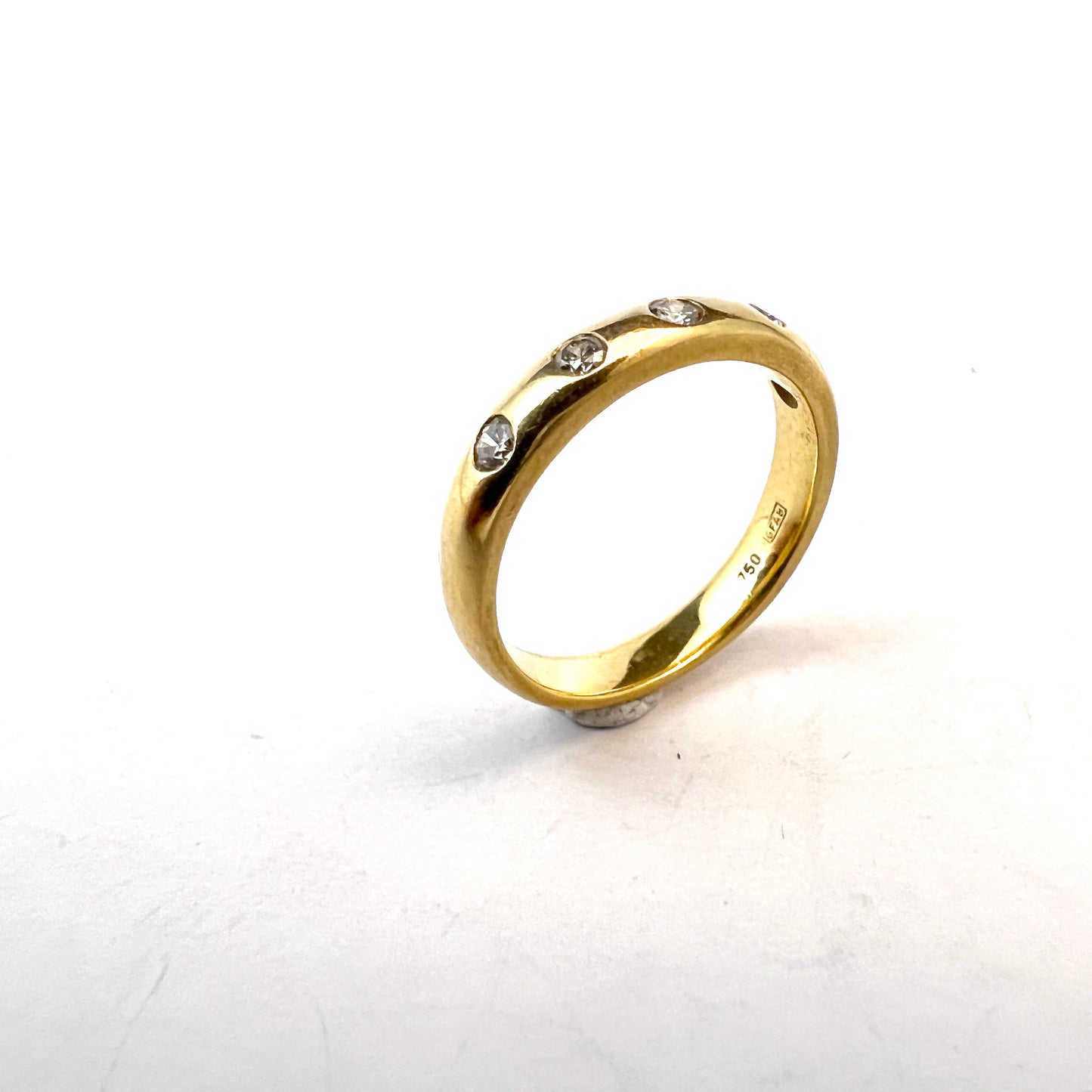 Guldfynd, Sweden. Vintage 18k Gold 0.25ctw Diamond Ring Band.