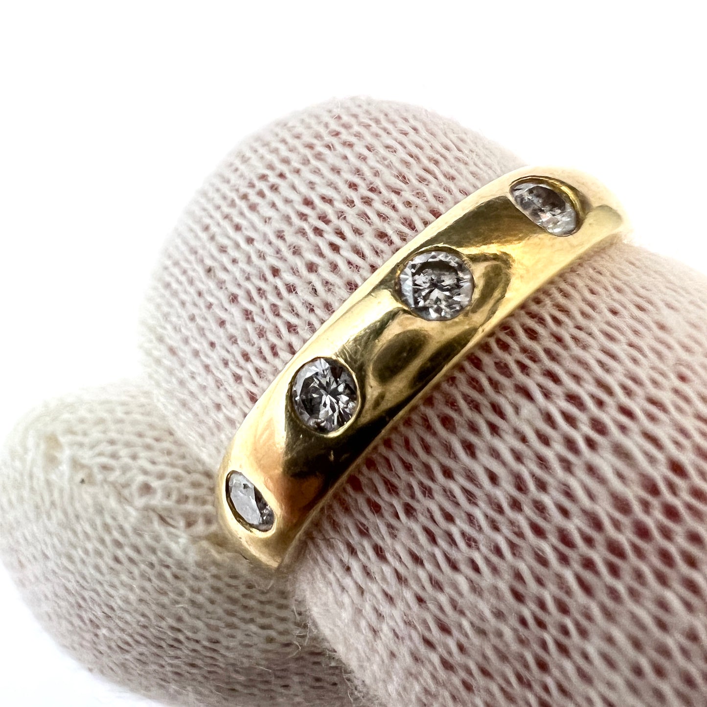 Guldfynd, Sweden. Vintage 18k Gold 0.25ctw Diamond Ring Band.