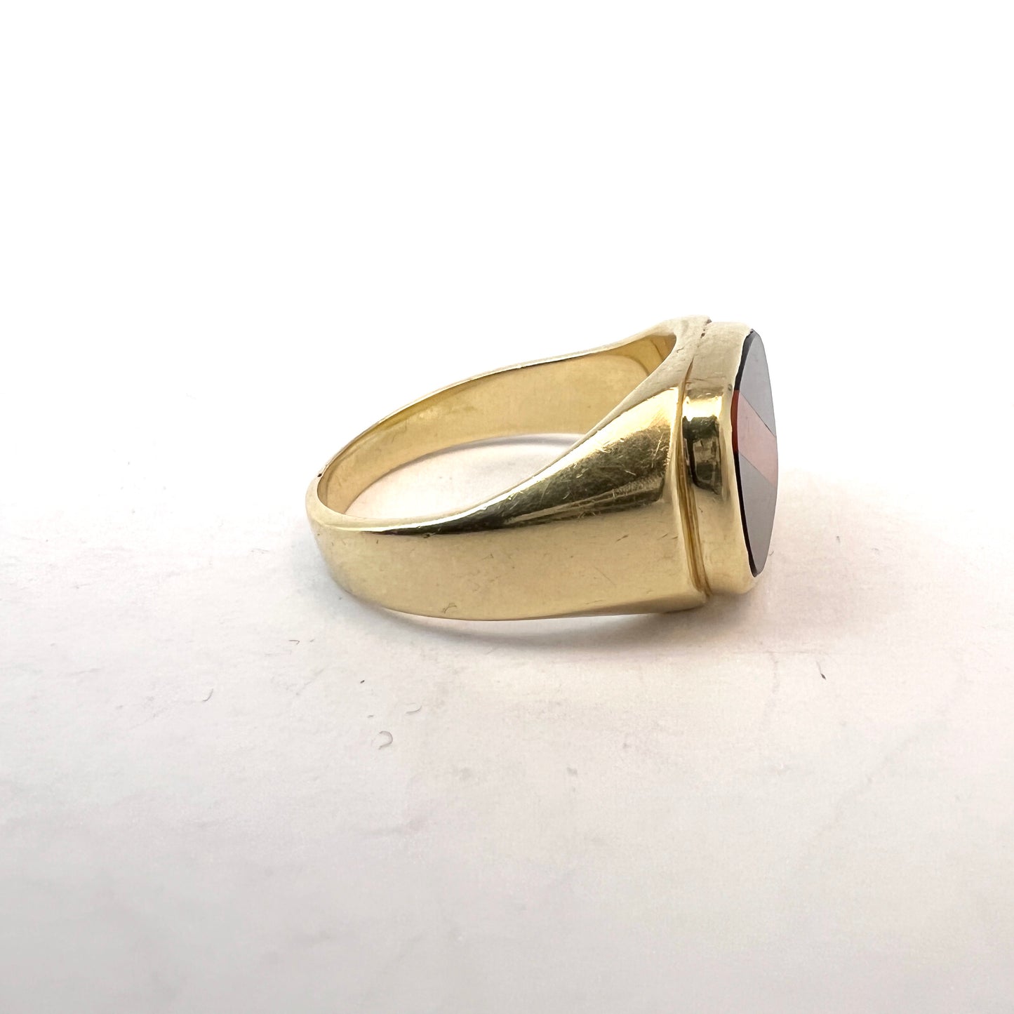 Maker RN, Continental Europe 1940-50s. Vintage 14k Gold Onyx Jasper Signet Ring.