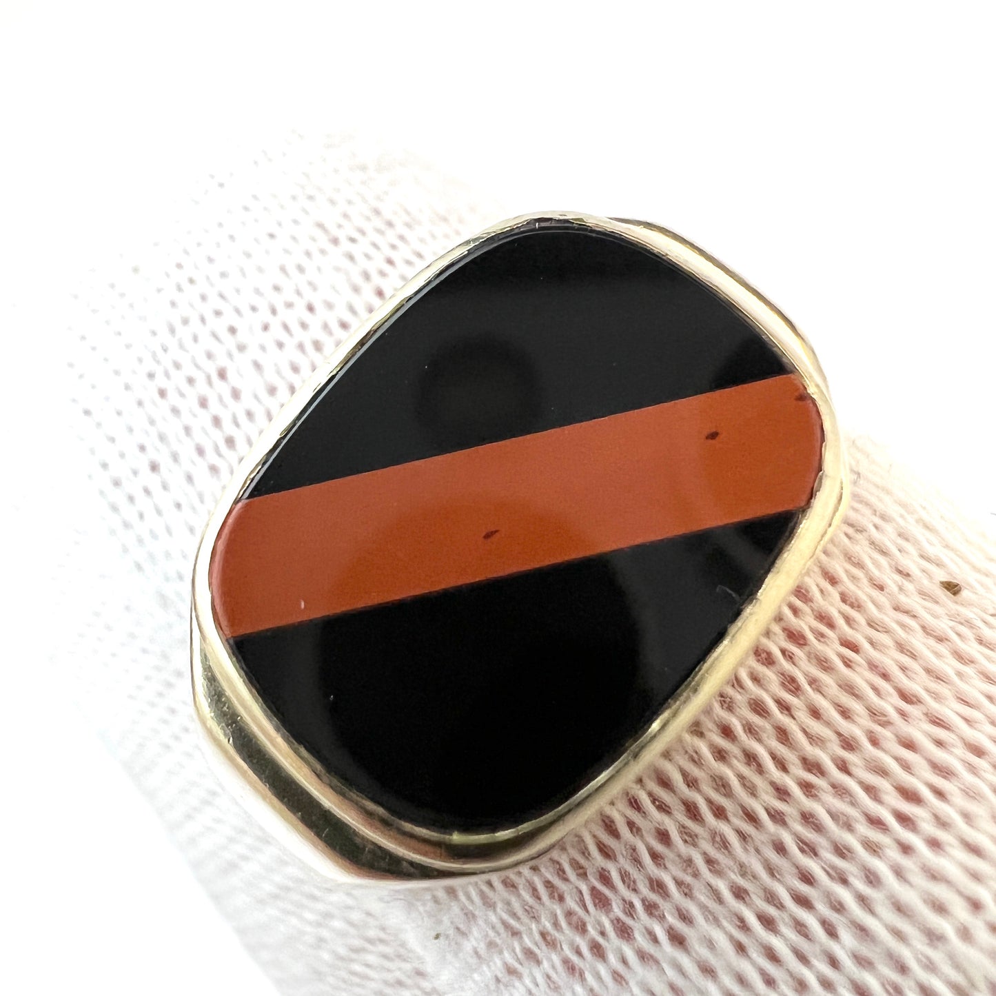 Maker RN, Continental Europe 1940-50s. Vintage 14k Gold Onyx Jasper Signet Ring.