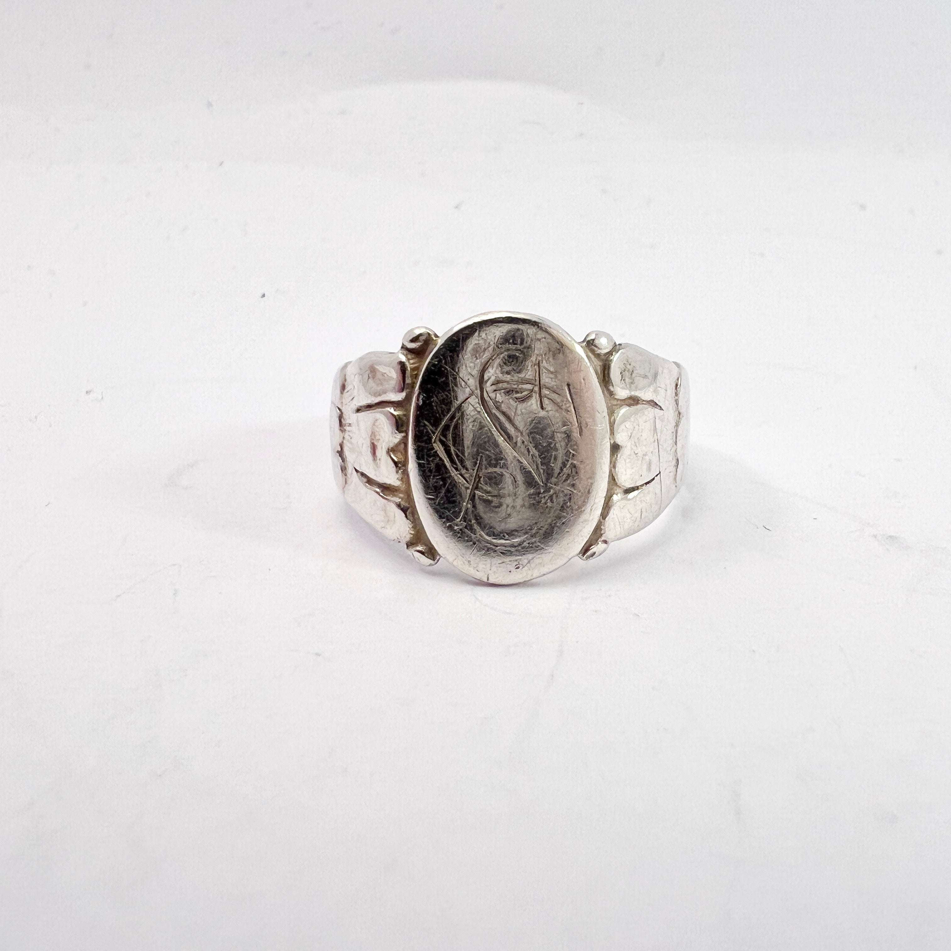 Solid Signet Ring in Silver