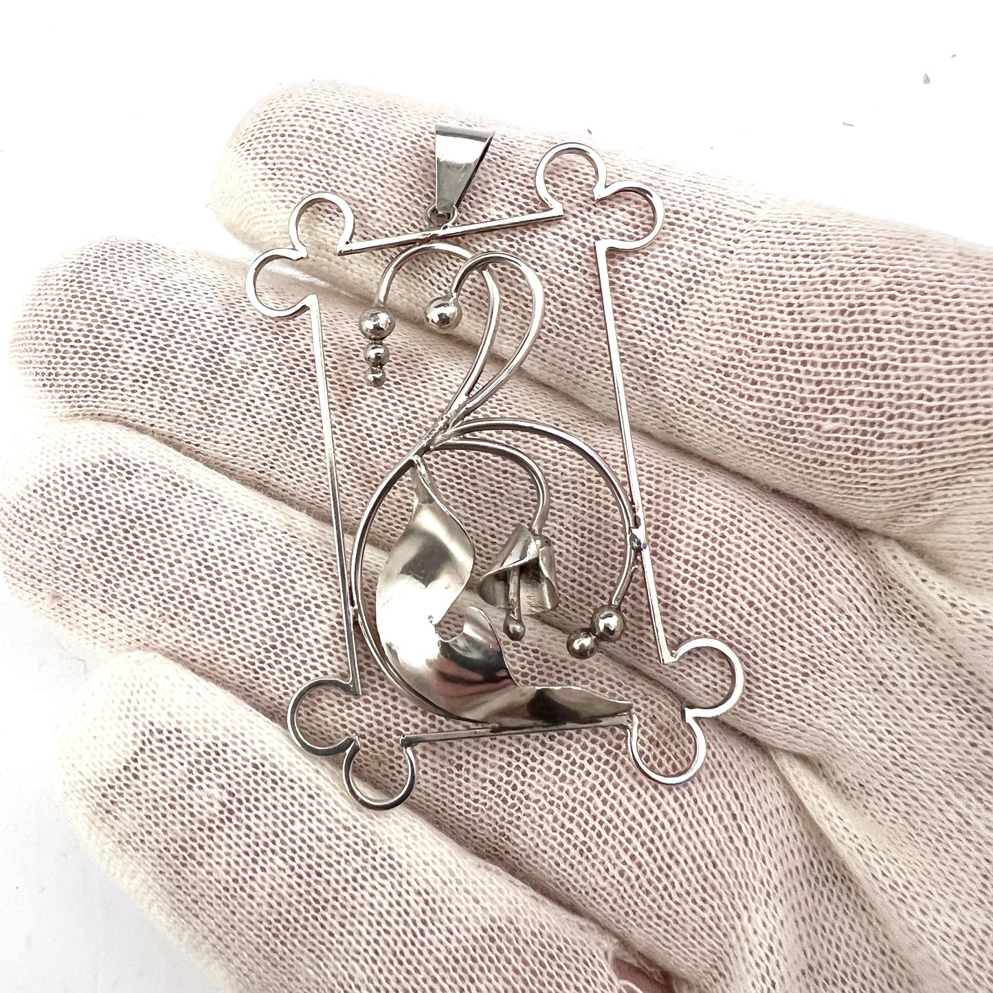 Wilhelm Harbeck, Stockholm, 1948. Vintage Solid Silver Pendant.