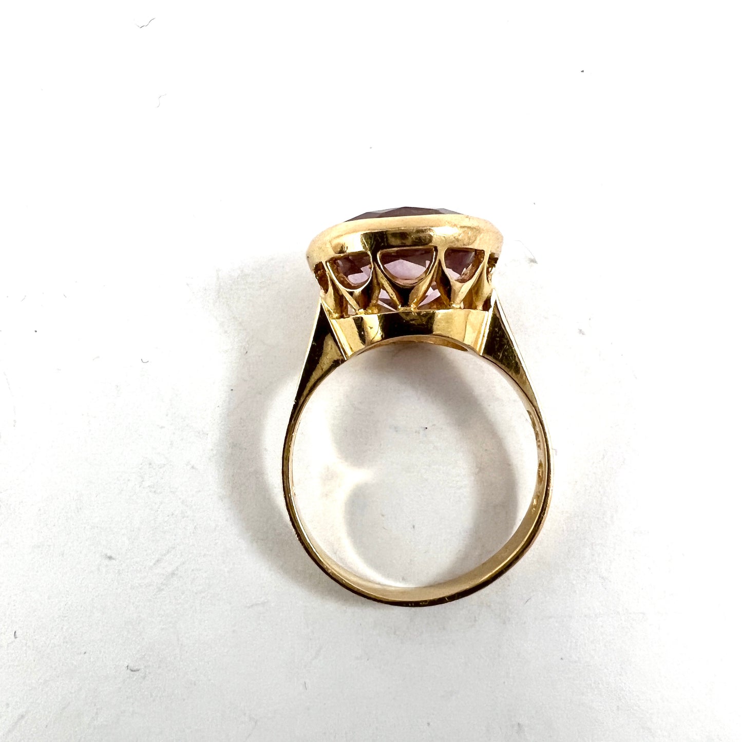 Svedbom, Sweden 1976. Vintage 18k Gold Pale Amethyst Ring.