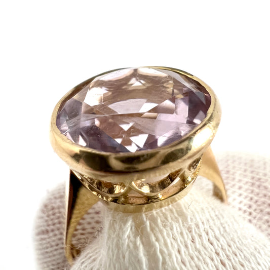 Svedbom, Sweden 1976. Vintage 18k Gold Pale Amethyst Ring.