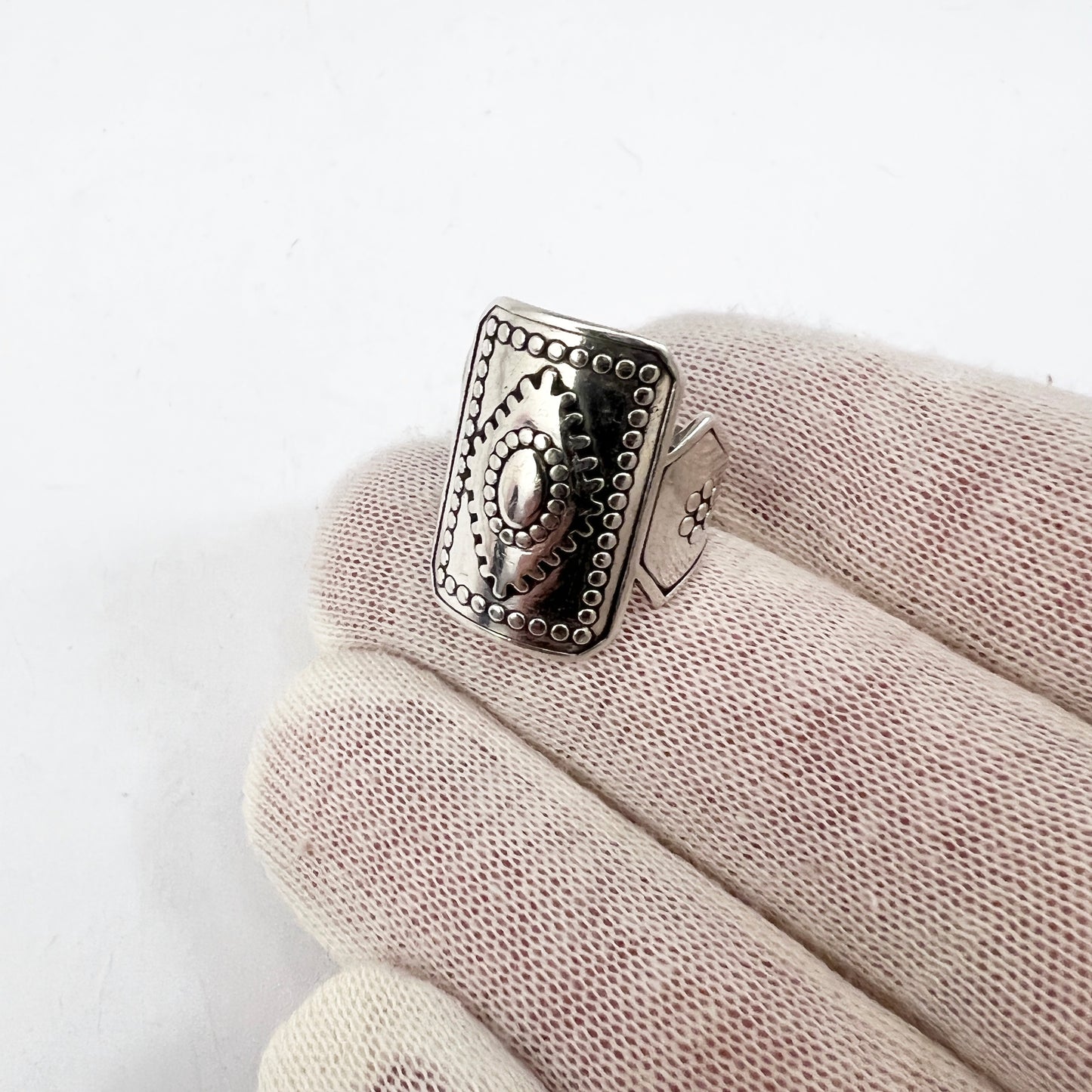 Kalevala Koru, Finland 1983. Vintage Sterling Silver Shield Ring.