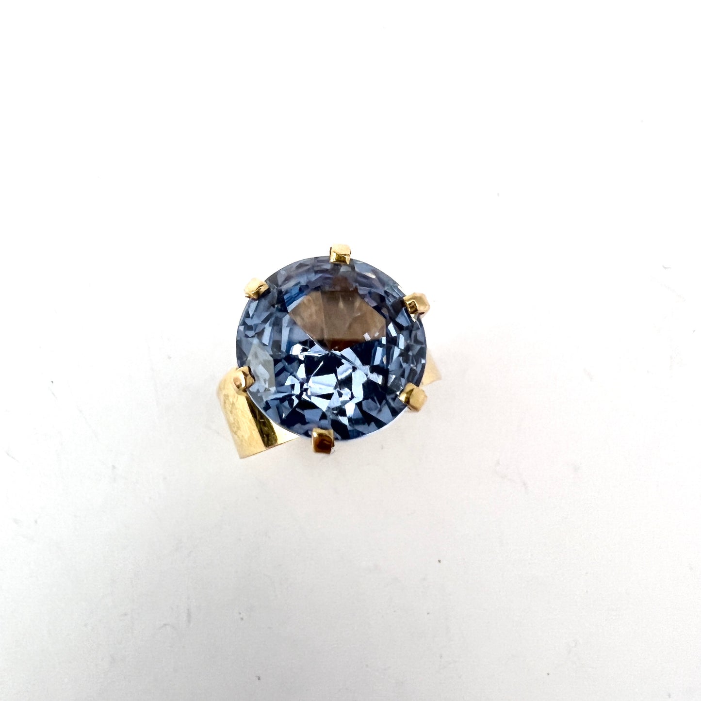 H G Baeckgård, Sweden 1966. Vintage 18k Gold Synthetic Spinel Ring. 6.85gram