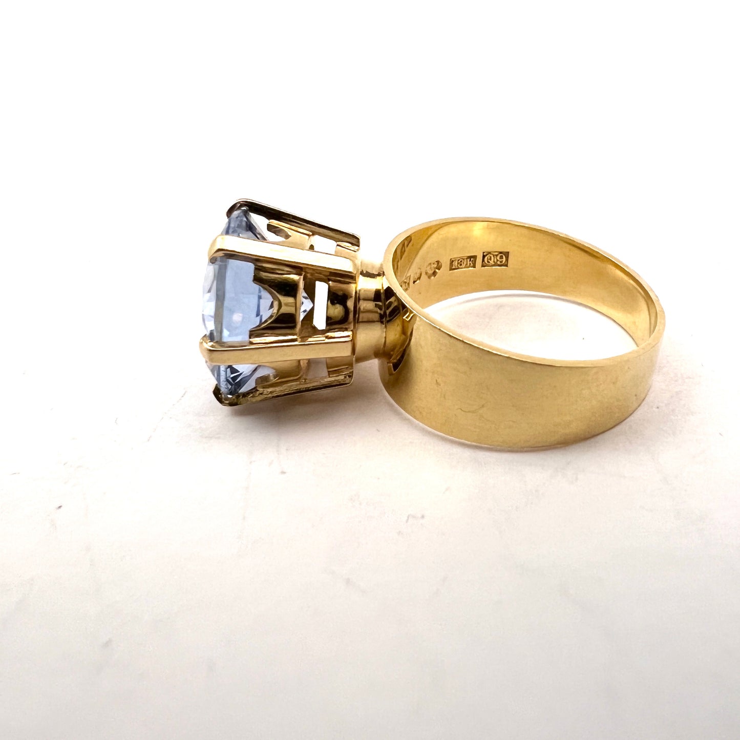 H G Baeckgård, Sweden 1966. Vintage 18k Gold Synthetic Spinel Ring. 6.85gram