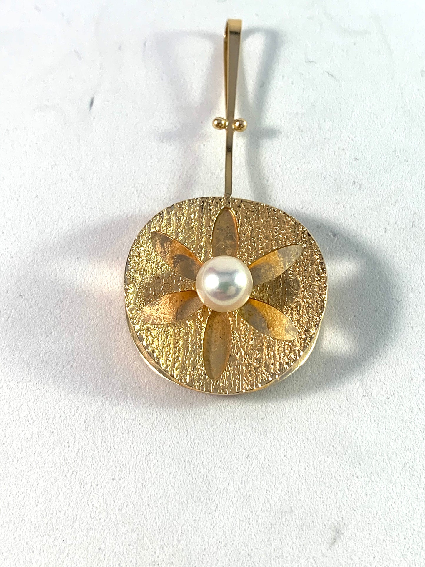 Arvo Saarela, Sweden 1960s 18k Gold Cultured Pearl Pendant