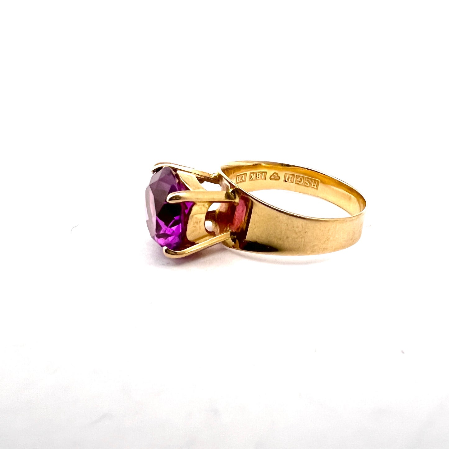 Hedbergs, Sweden 1973. Vintage 18k Gold Amethyst Ring.