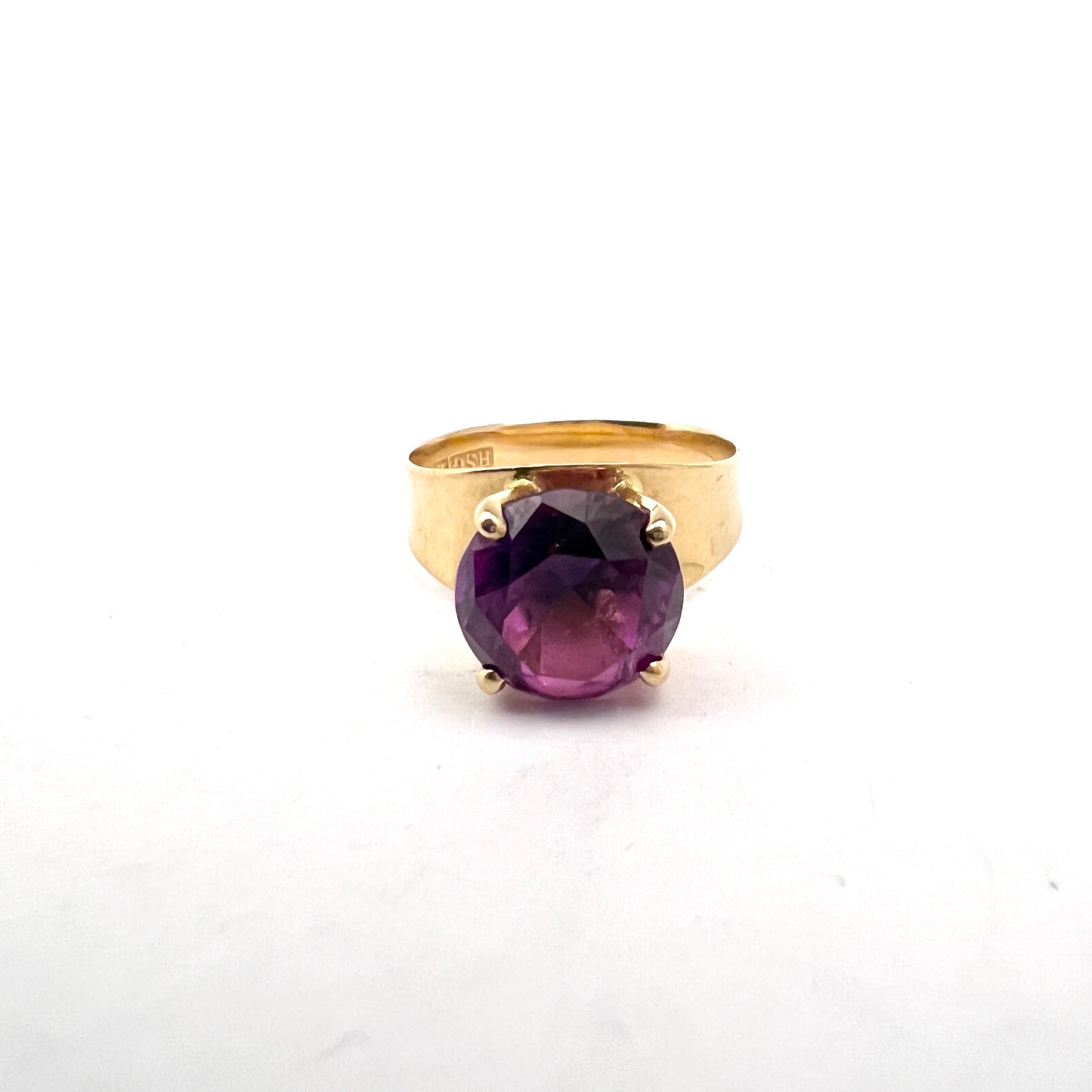 Hedbergs, Sweden 1973. Vintage 18k Gold Amethyst Ring.