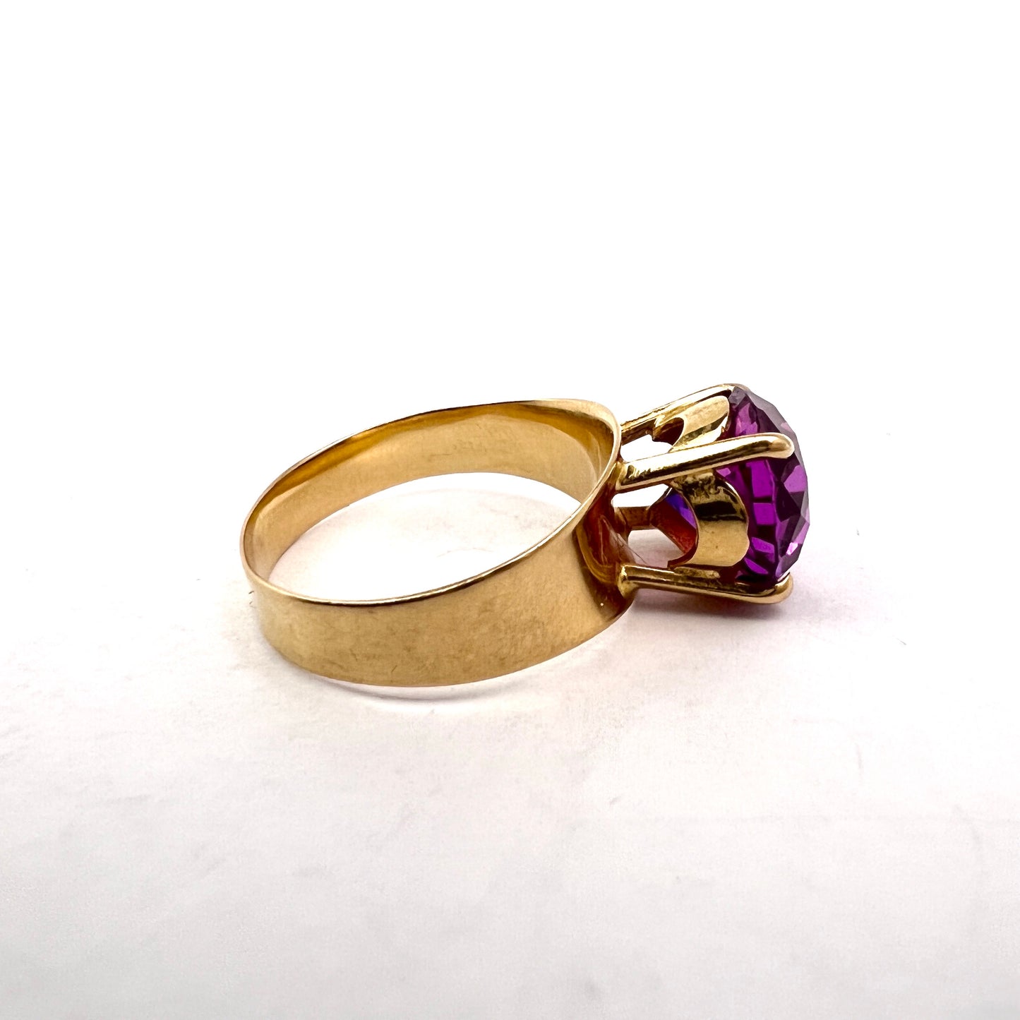 Hedbergs, Sweden 1973. Vintage 18k Gold Amethyst Ring.