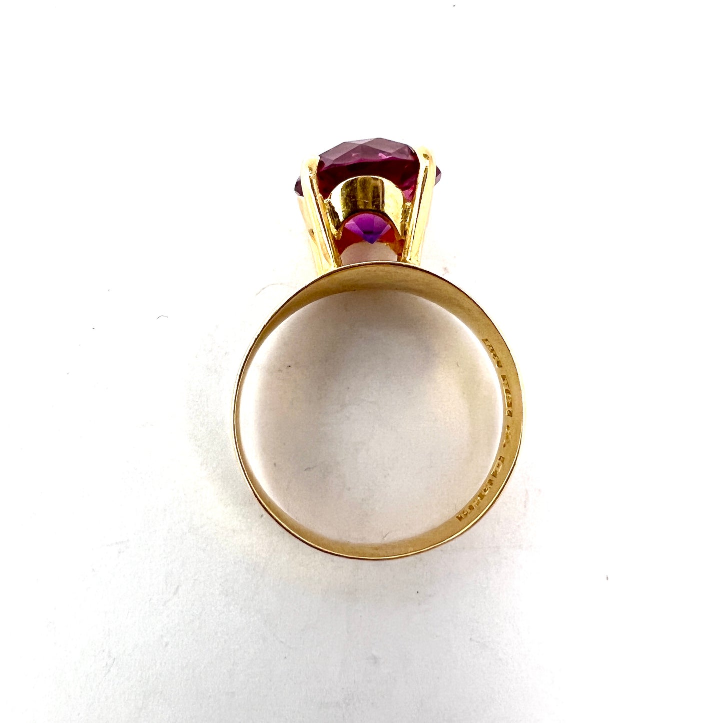 Hedbergs, Sweden 1973. Vintage 18k Gold Amethyst Ring.