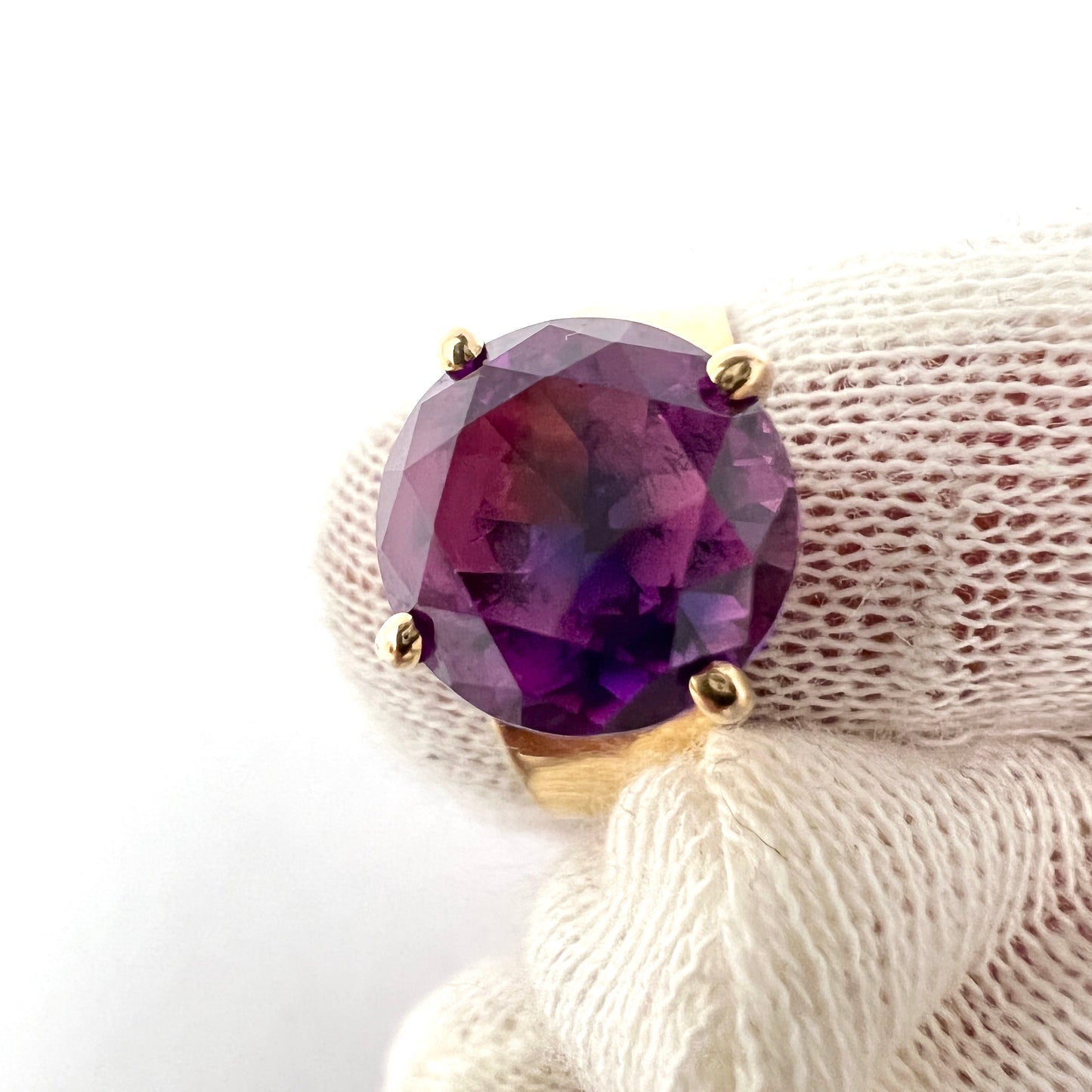 Hedbergs, Sweden 1973. Vintage 18k Gold Amethyst Ring.