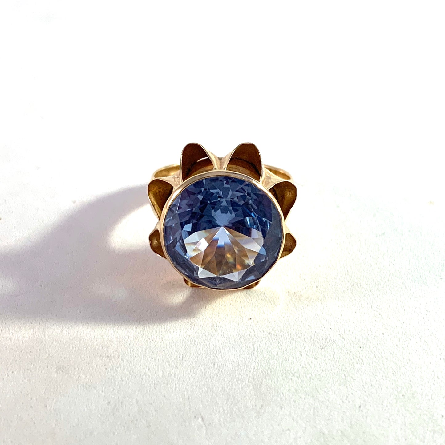 Guldvaruhuset, Sweden 1954 Mid Century 18k Gild Intense Blue Synthetic Spinel Cocktail Ring.