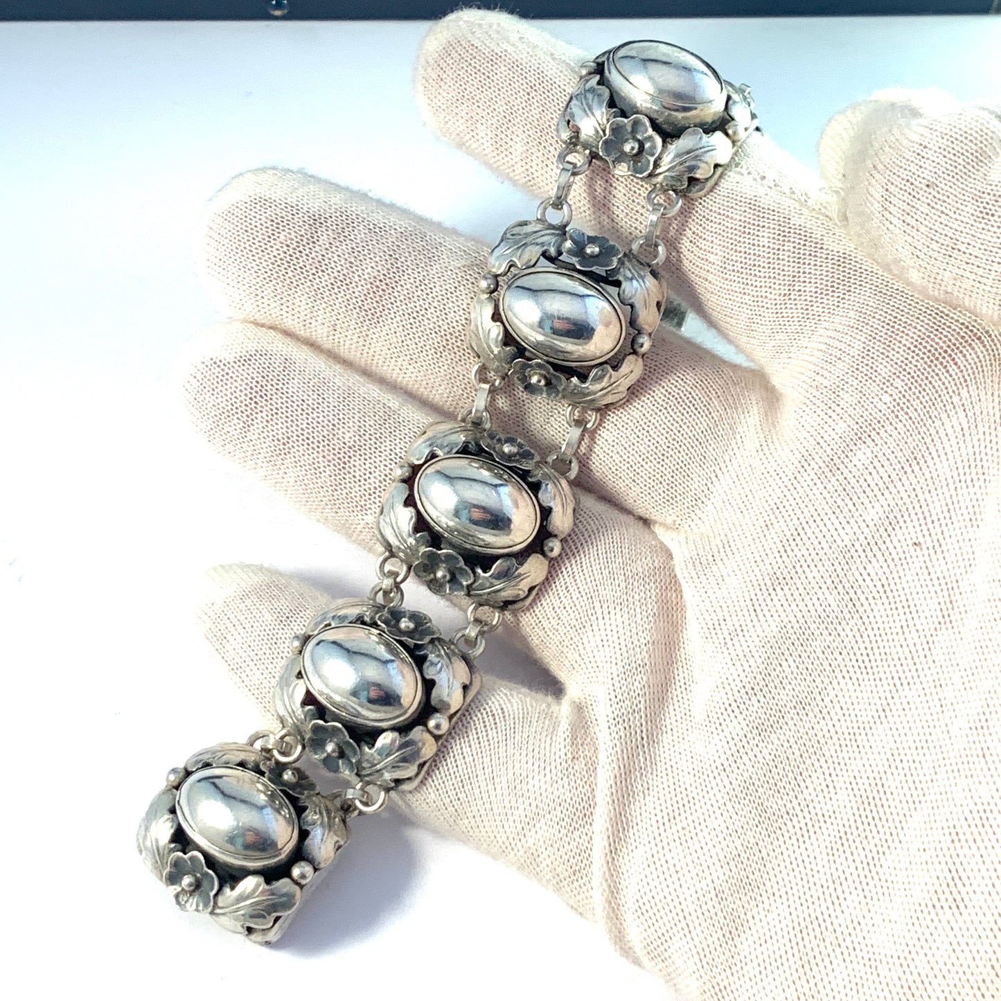 GUSSI, Sweden year 1950. Sterling Silver Bracelet. Original Box.