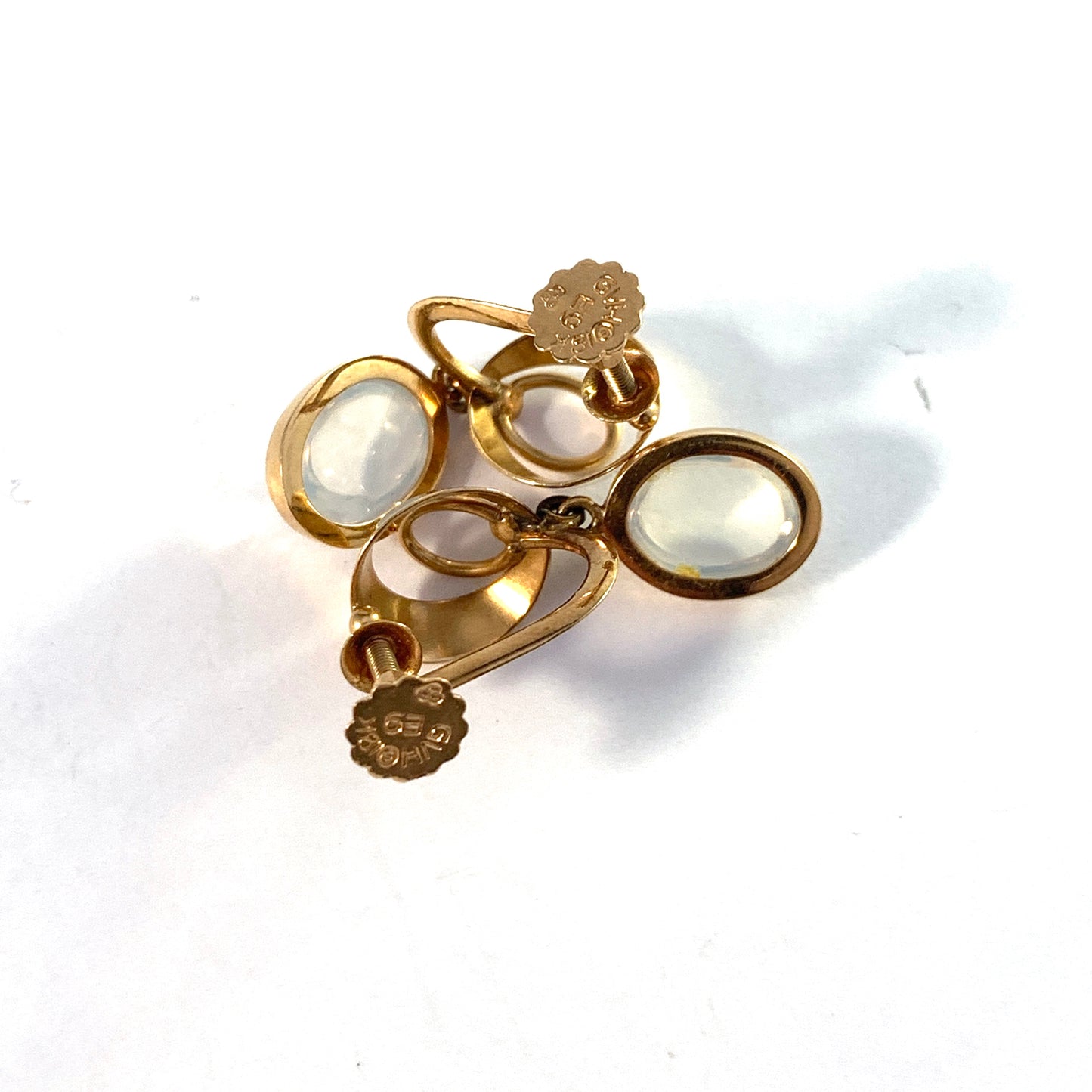 Guldvaruhuset, Stockholm year 1955. Vintage 18k Gold Moonstone Earrings.