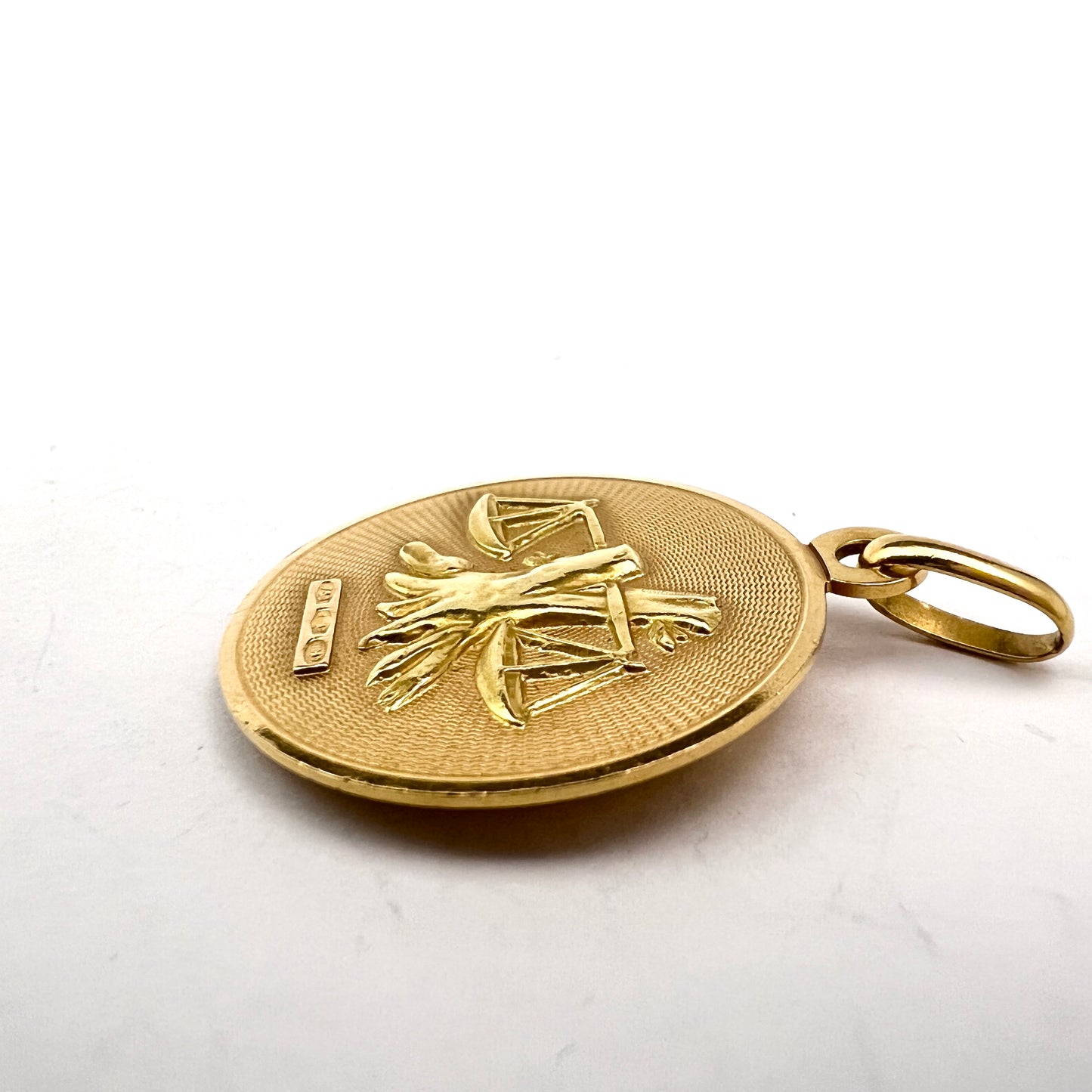 Uno A Erre, Arezzo Italy 1944-68. Vintage 18k Gold Libra Scales of Justice Pendant. 8.4gram