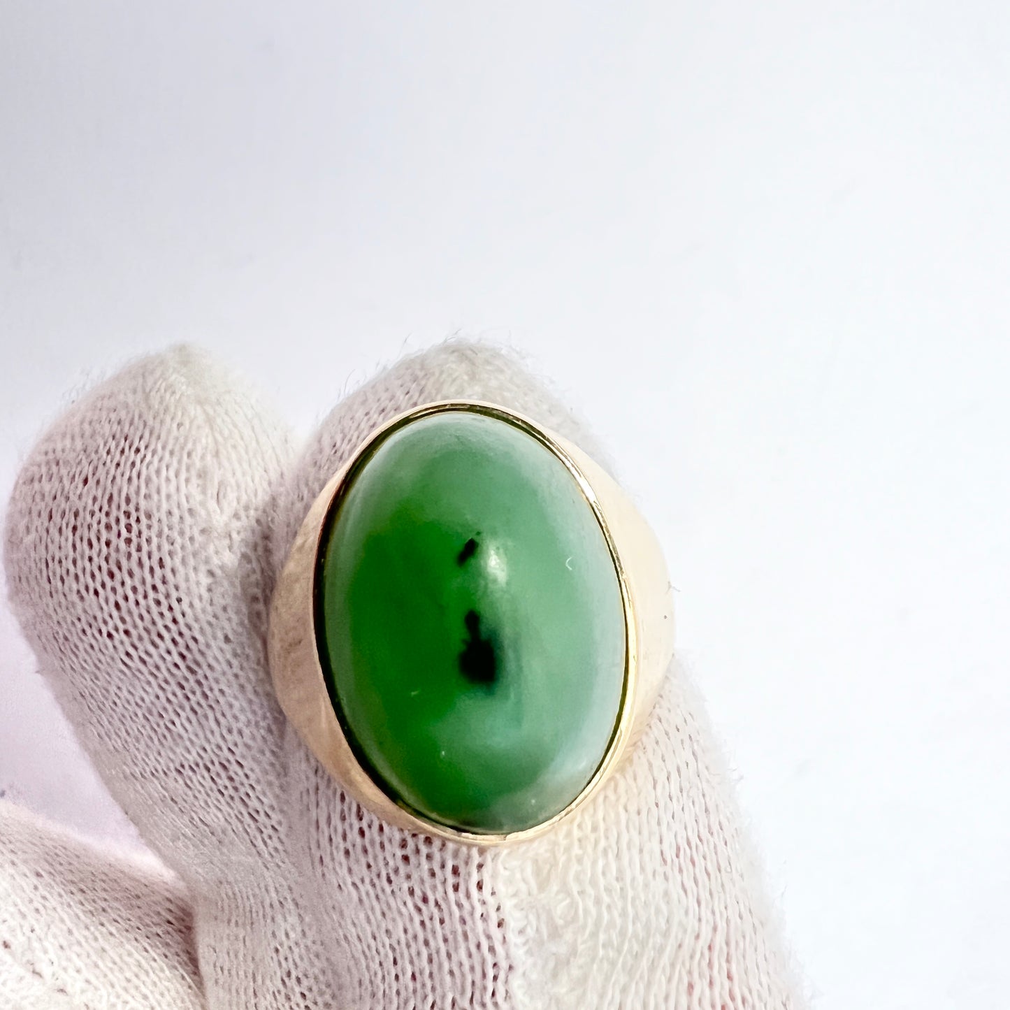 Sweden 1960s. Vintage 18k gold Jade Ring