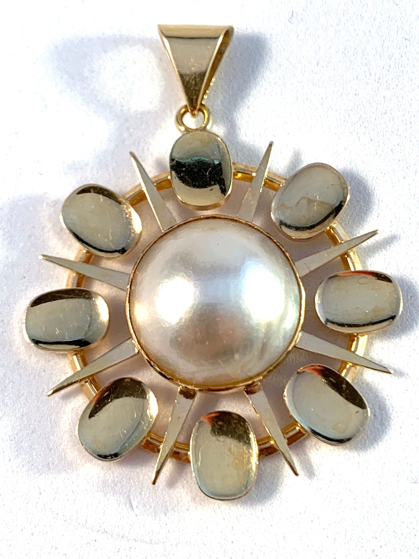 Arvo Saarela, Sweden year 1965 Modernist 18k Gold Large Mabe Pearl Pendant.