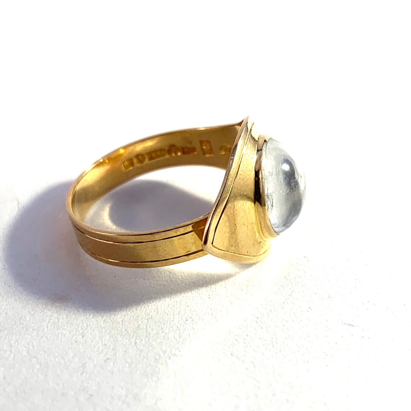 Sigurd Persson for Stigbert, Stockholm 1952 Mid Century Modern 18k Gold Moonstone Ring.