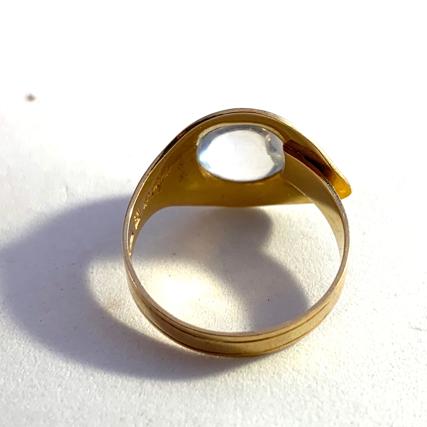 Sigurd Persson for Stigbert, Stockholm 1952 Mid Century Modern 18k Gold Moonstone Ring.