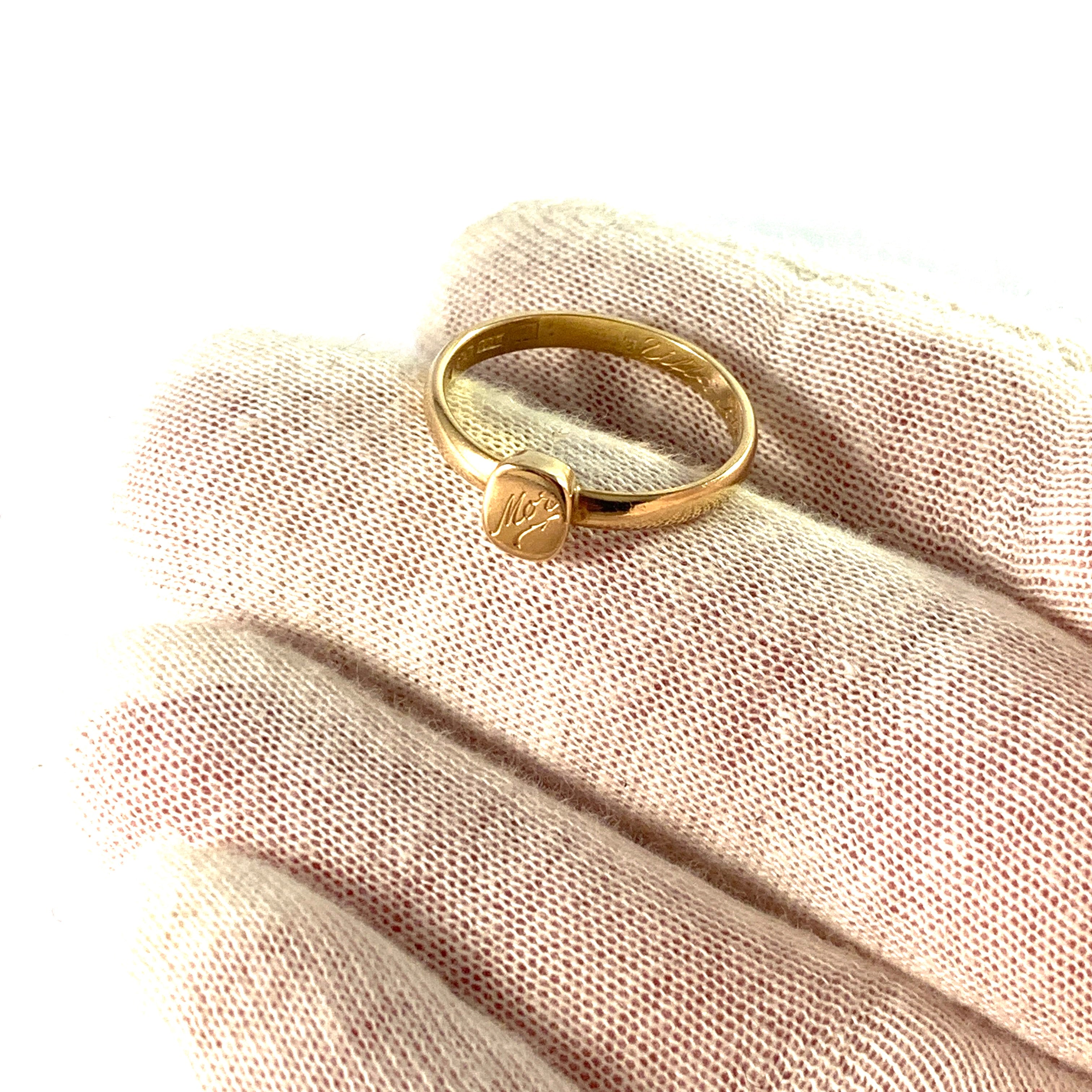 Sandberg, Sweden 1910-20s. Antique 18k Gold Mother Ring.