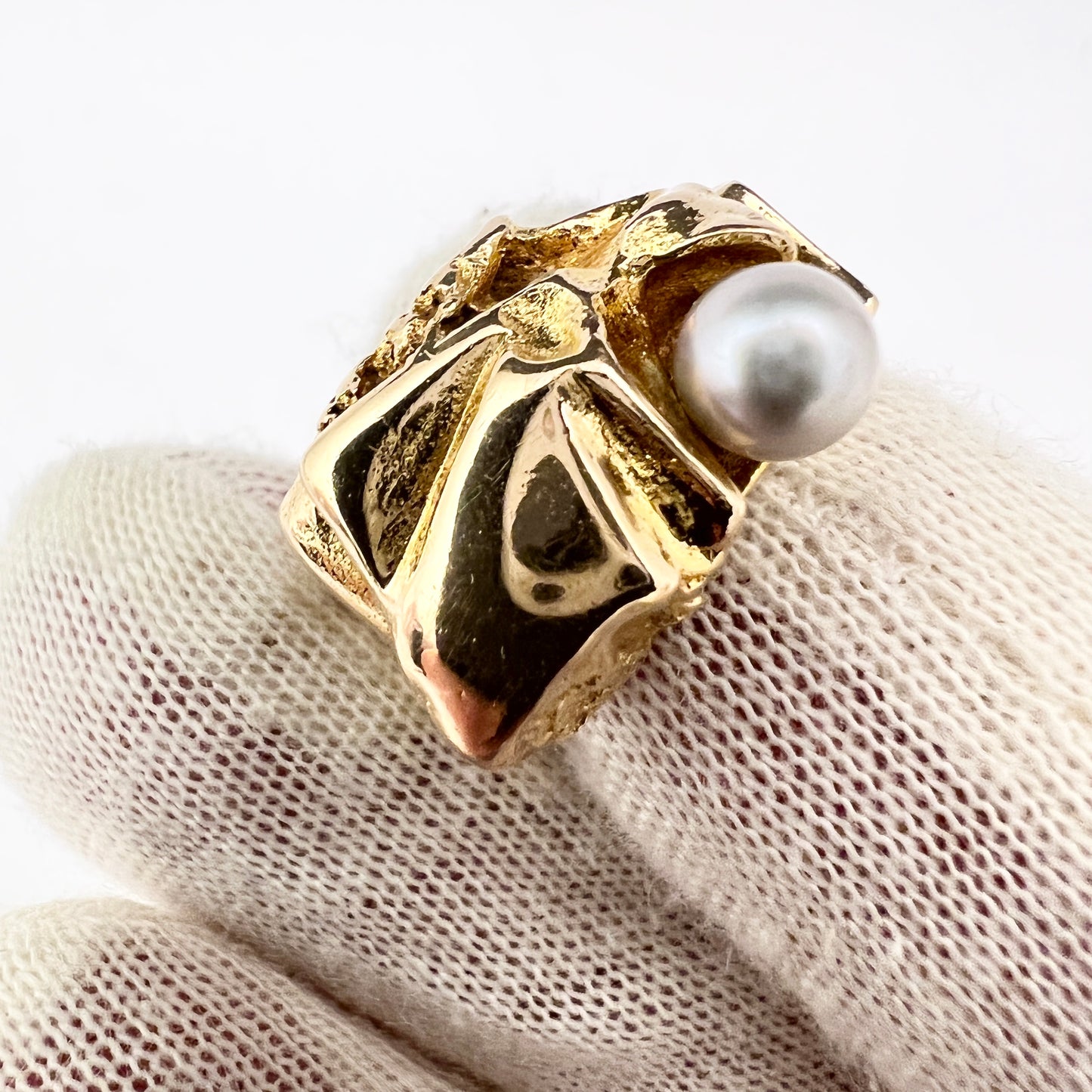Björn Weckström Lapponia Finland 1967 Design Ukkoshelmi 14k Gold Cultured Pearl Ring.