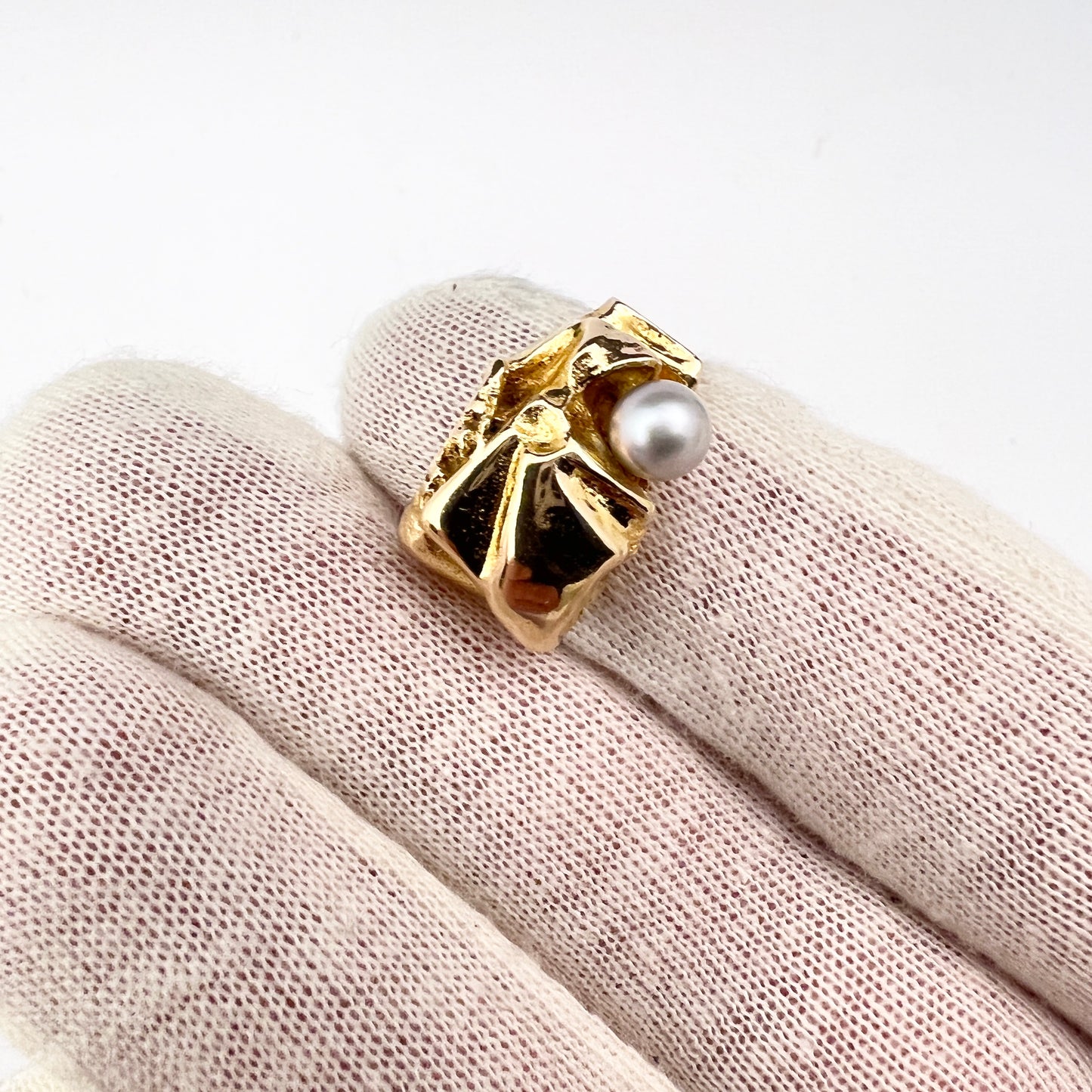 Björn Weckström Lapponia Finland 1967 Design Ukkoshelmi 14k Gold Cultured Pearl Ring.