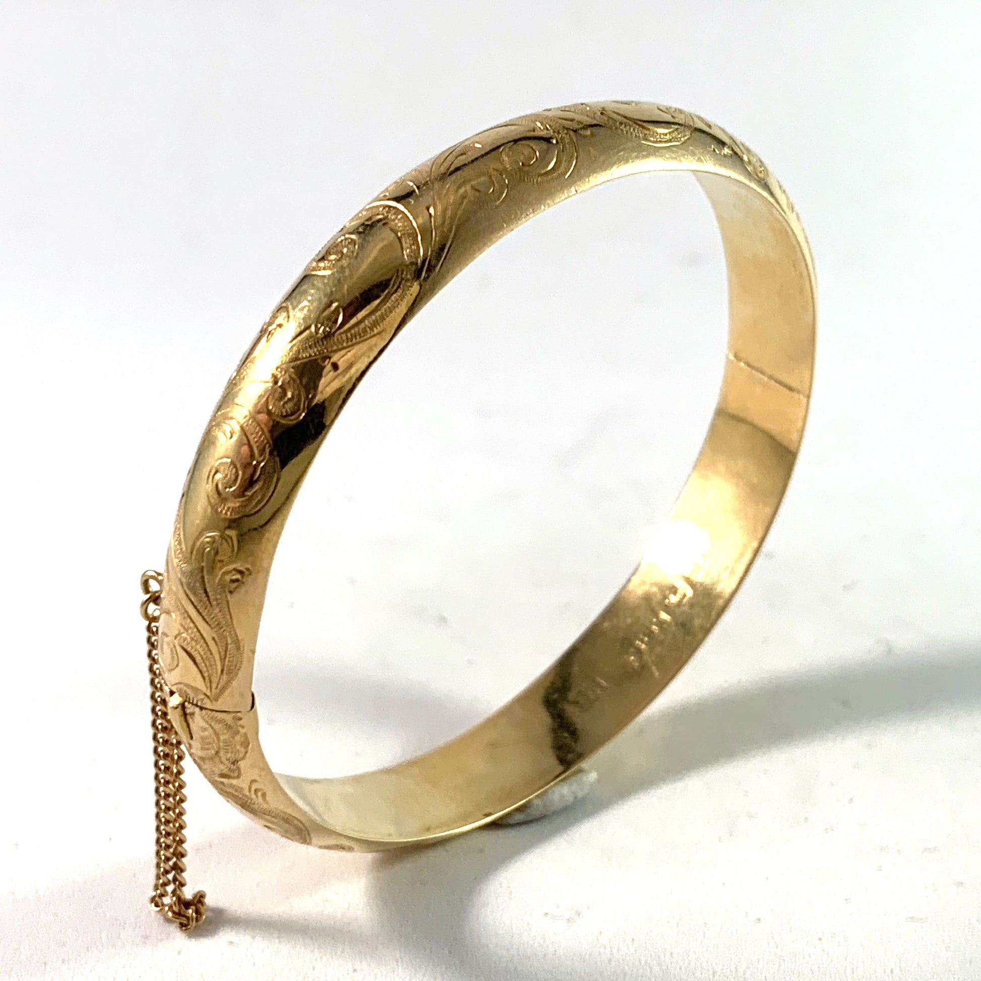 Victorian 18k Gold Bangle Bracelet.