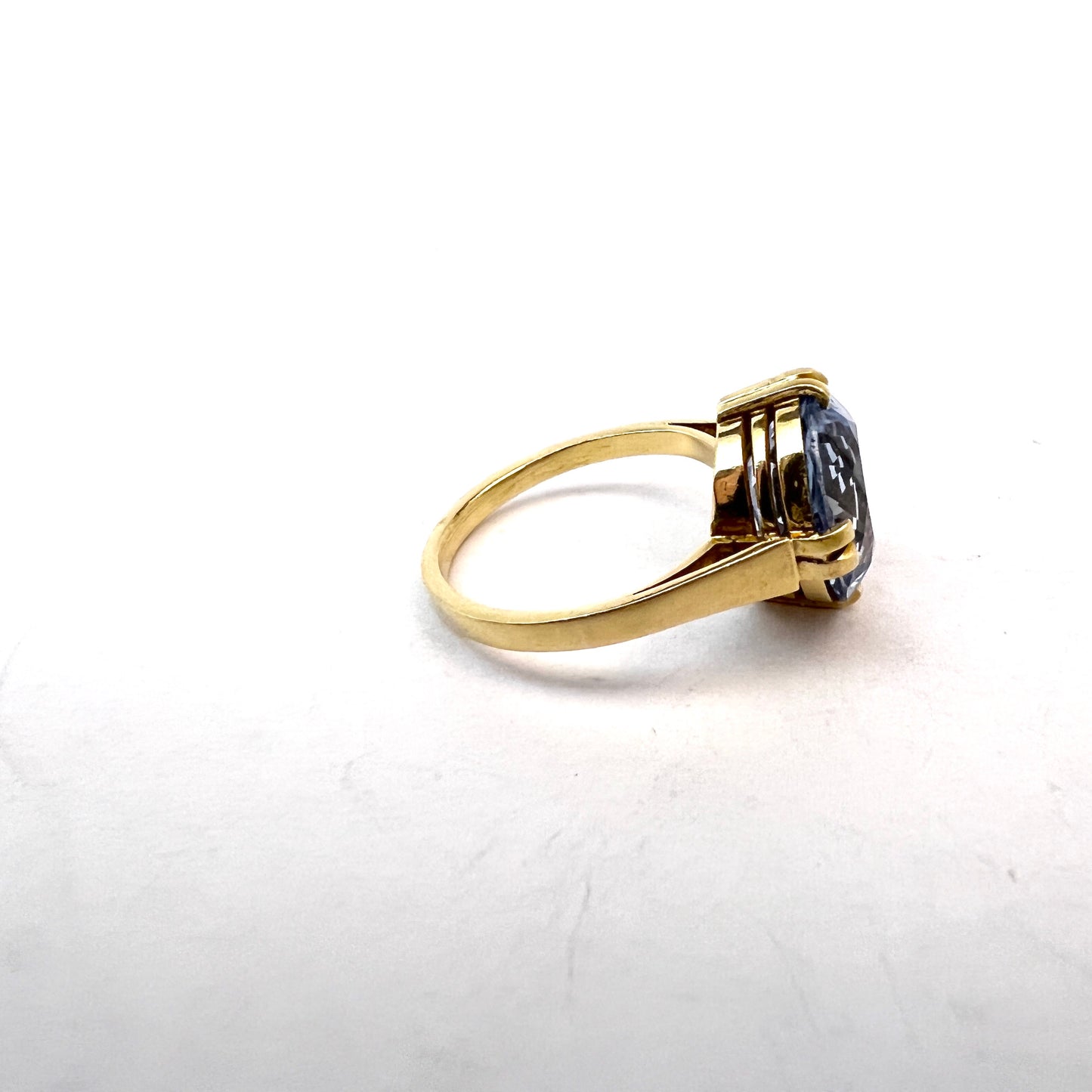 K Anderson, Sweden 1947. Vintage 14k Gold Ice Blue Synthetic Spinel Ring.