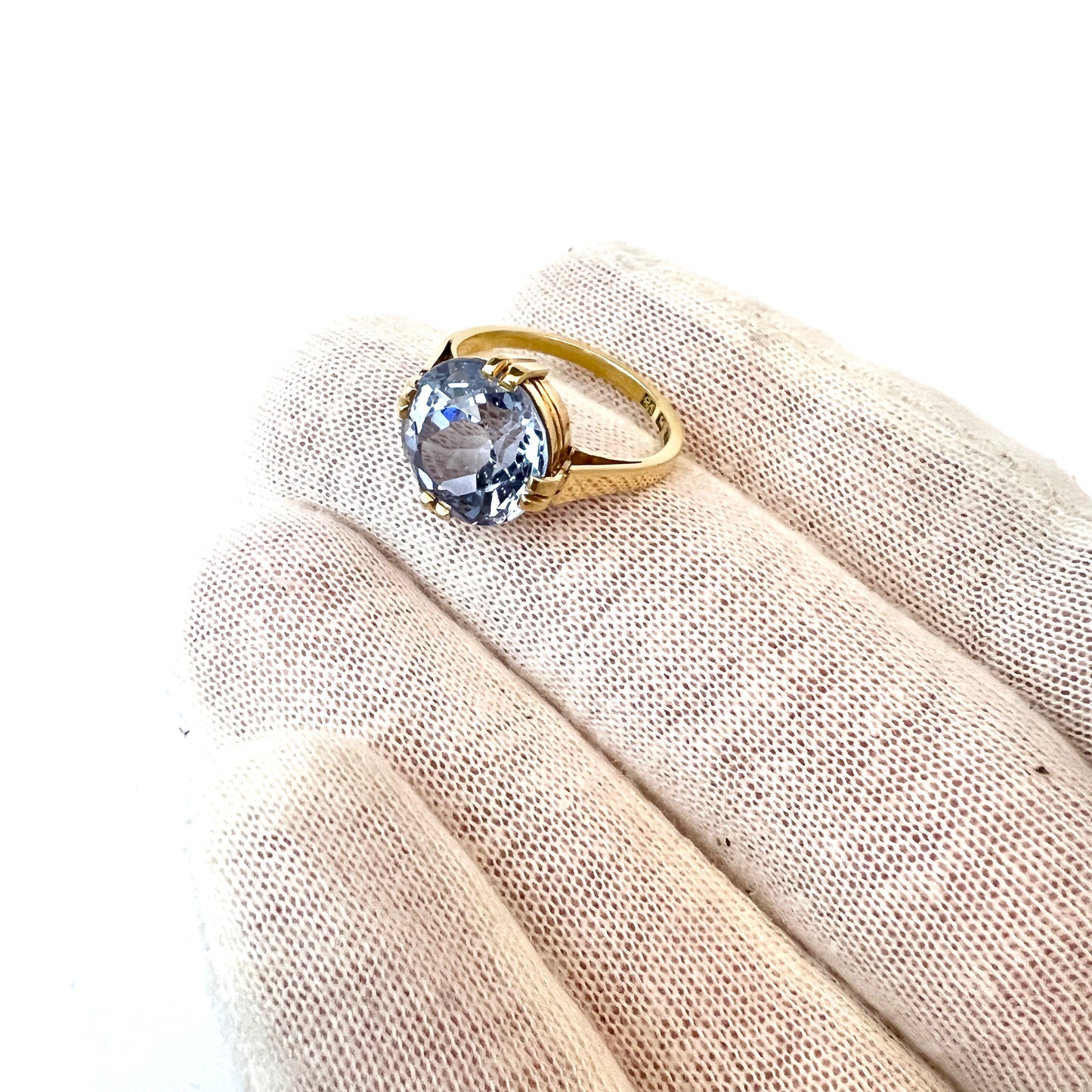 K Anderson, Sweden 1947. Vintage 14k Gold Ice Blue Synthetic Spinel Ring.
