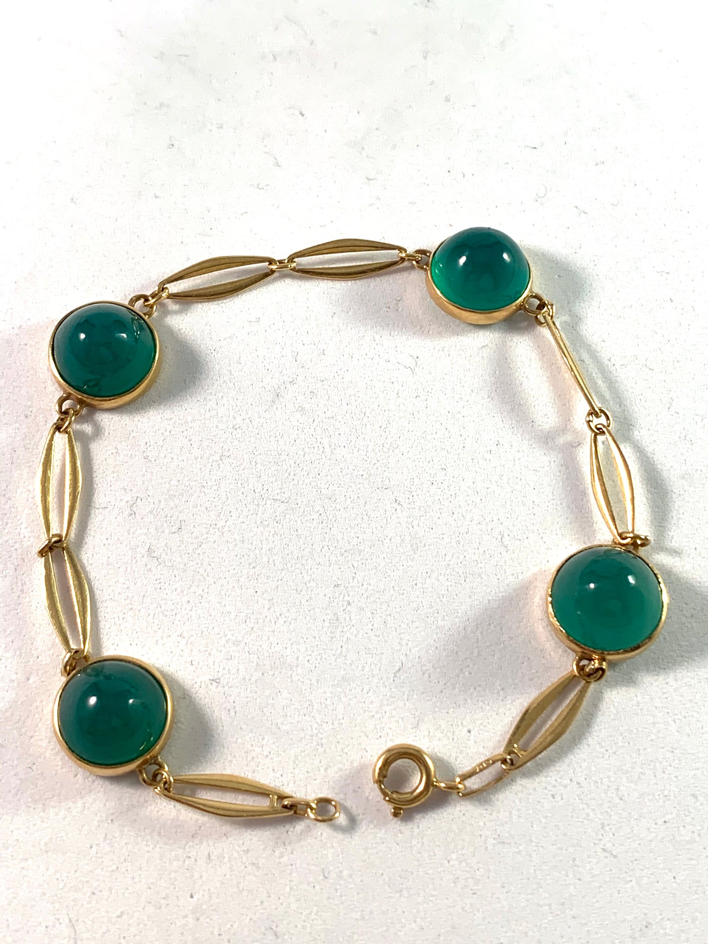 Vintage 18K Gold Chrysoprase Bracelet.