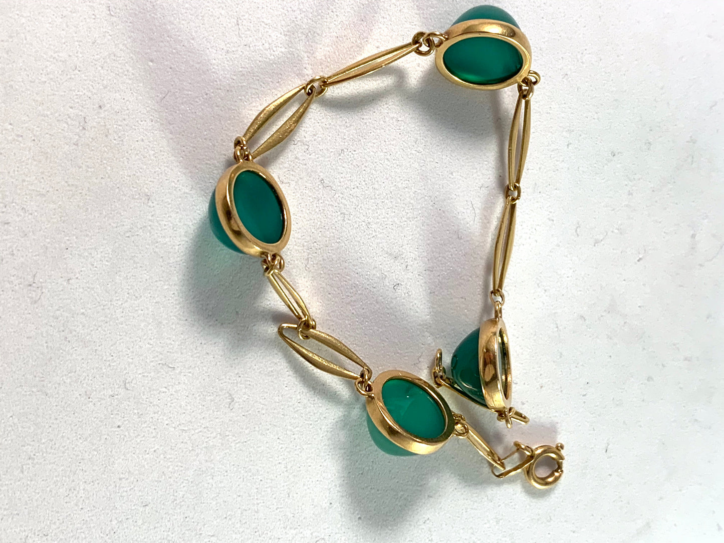Vintage 18K Gold Chrysoprase Bracelet.