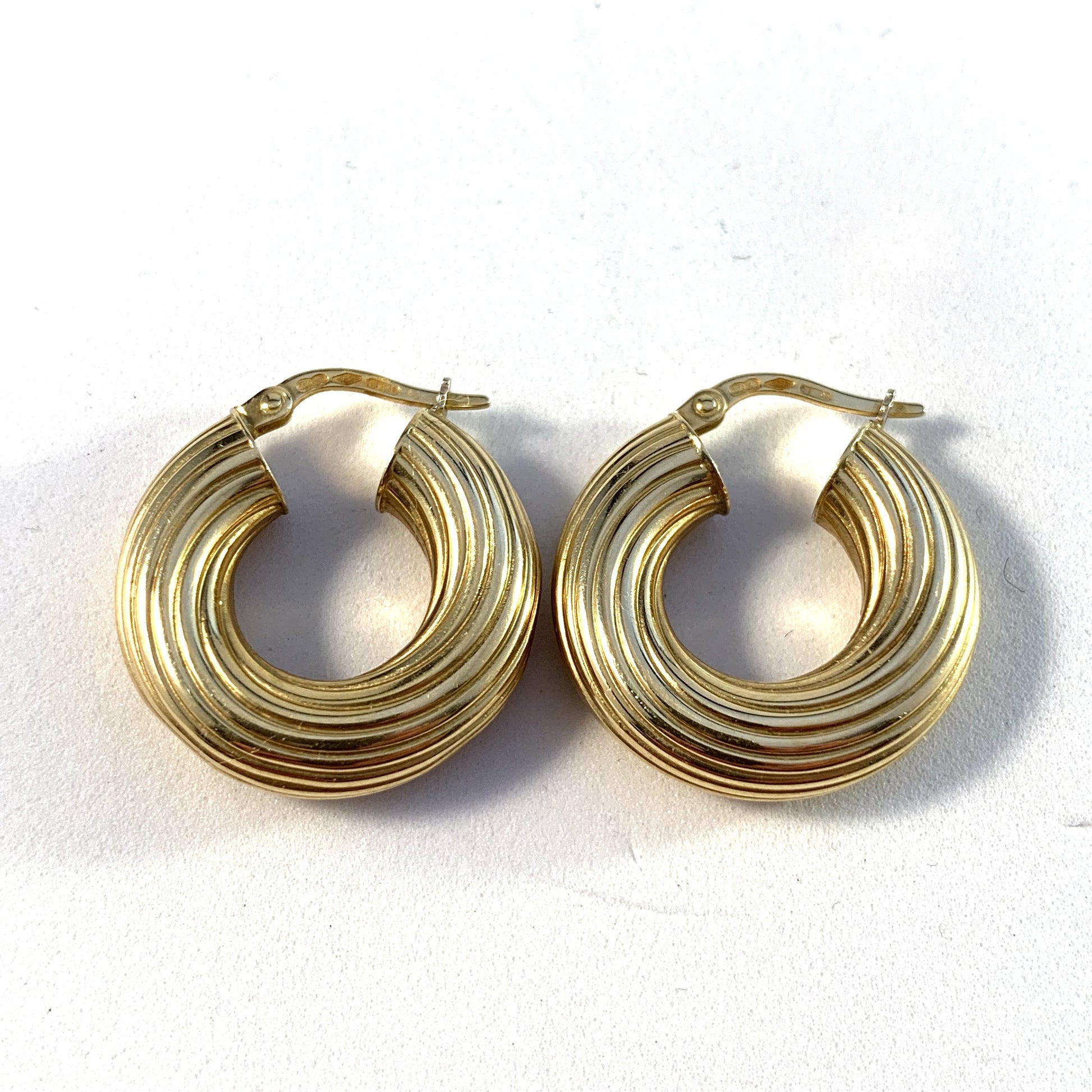 UNO A ERRE, Arezzo, Italy gold earrings