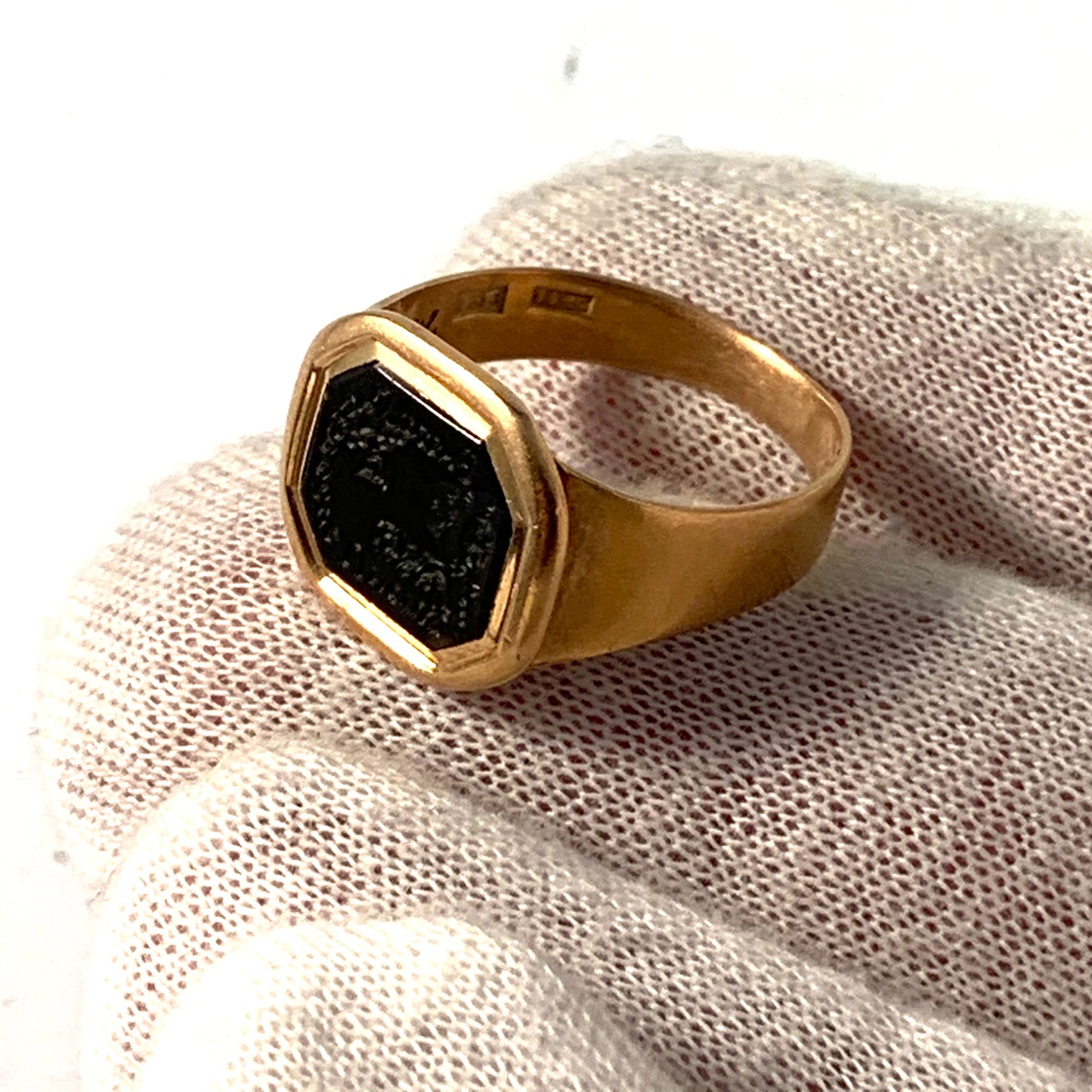 Fyrwald Selinder, Stockholm year 1804, Georgian 18k Gold Onyx Signet Mourning Ring.