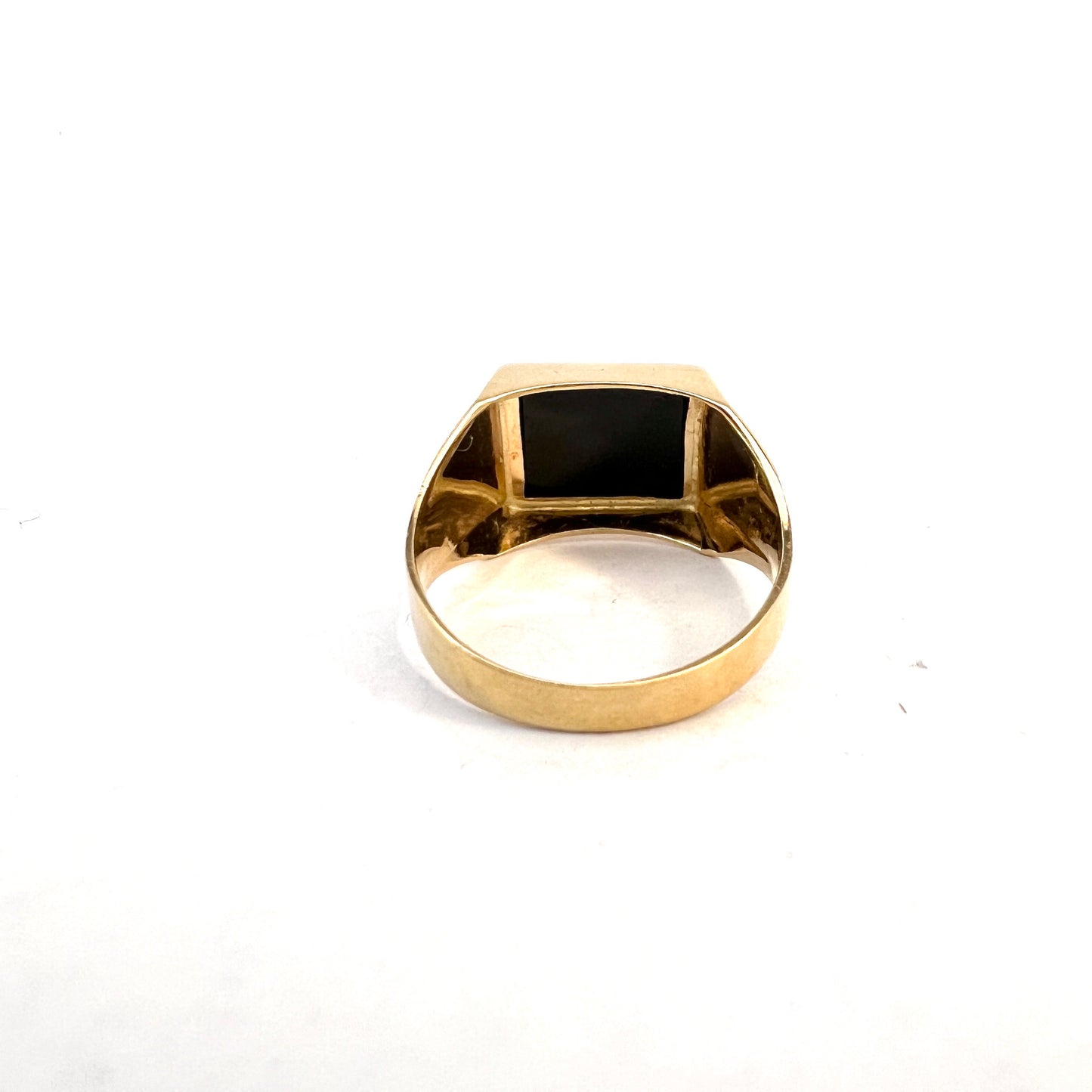 Kaplan, Sweden 1966. Vintage 18k Gold Onyx Signet Ring.