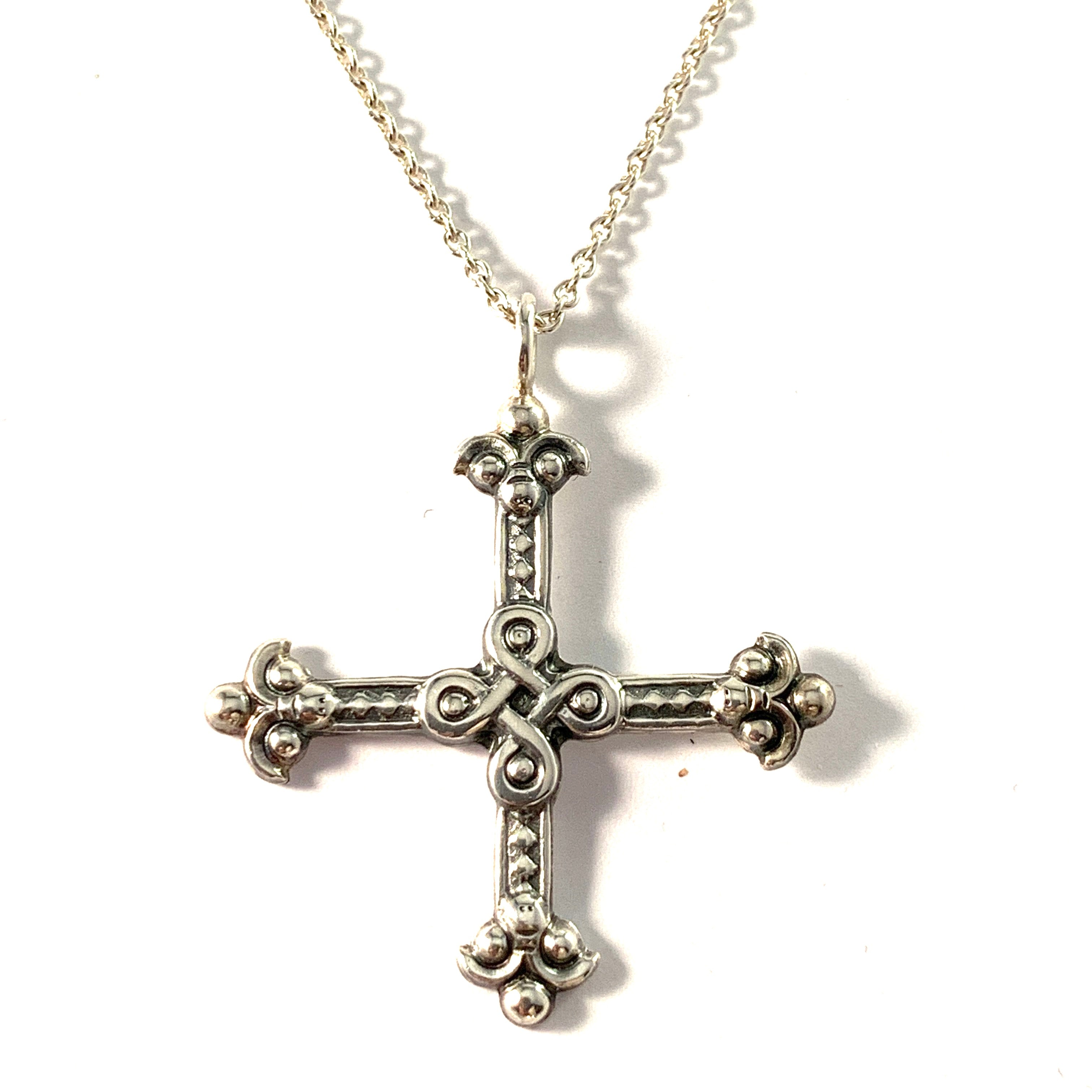 Kalevala Koru, Finland 1971. Sterling Silver Cross Pendant Necklace.