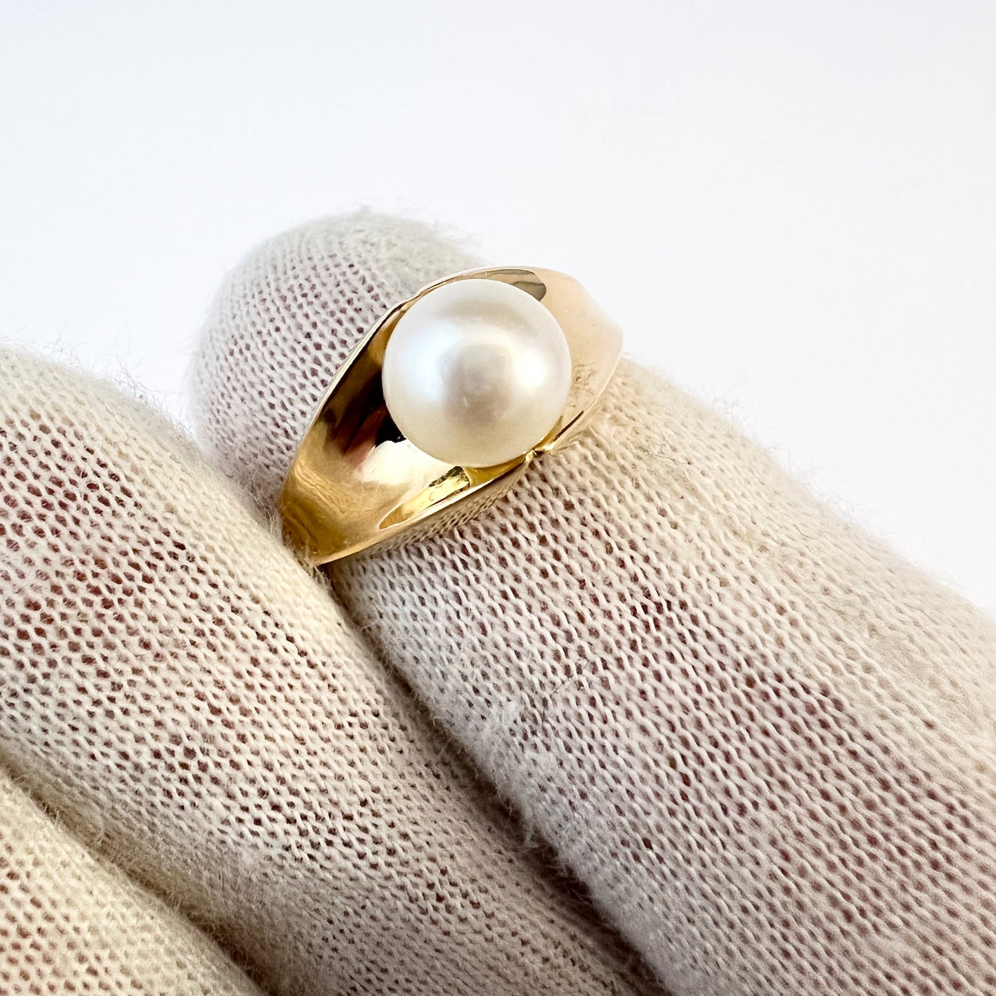 Sweden 1960s. Vintage 18k Gold Cultured Pearl Ring.