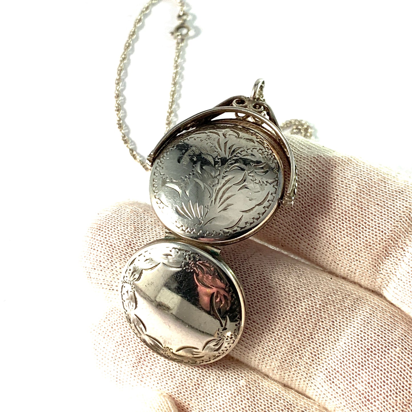 Birmingham, Vintage Sterling Silver Locket Pendant Necklace.