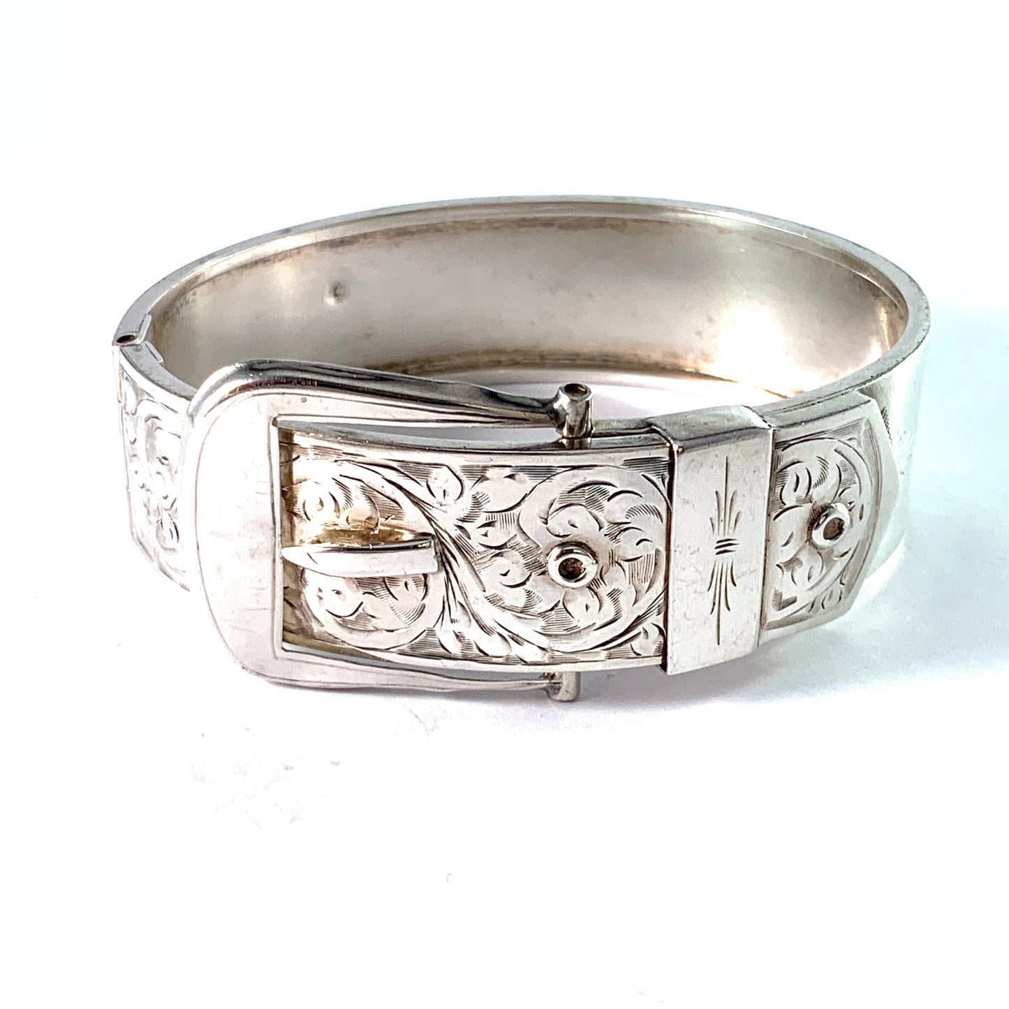 Joseph Smith & Sons, Chester 1953. Sterling Silver Hinged Buckle Bracelet.