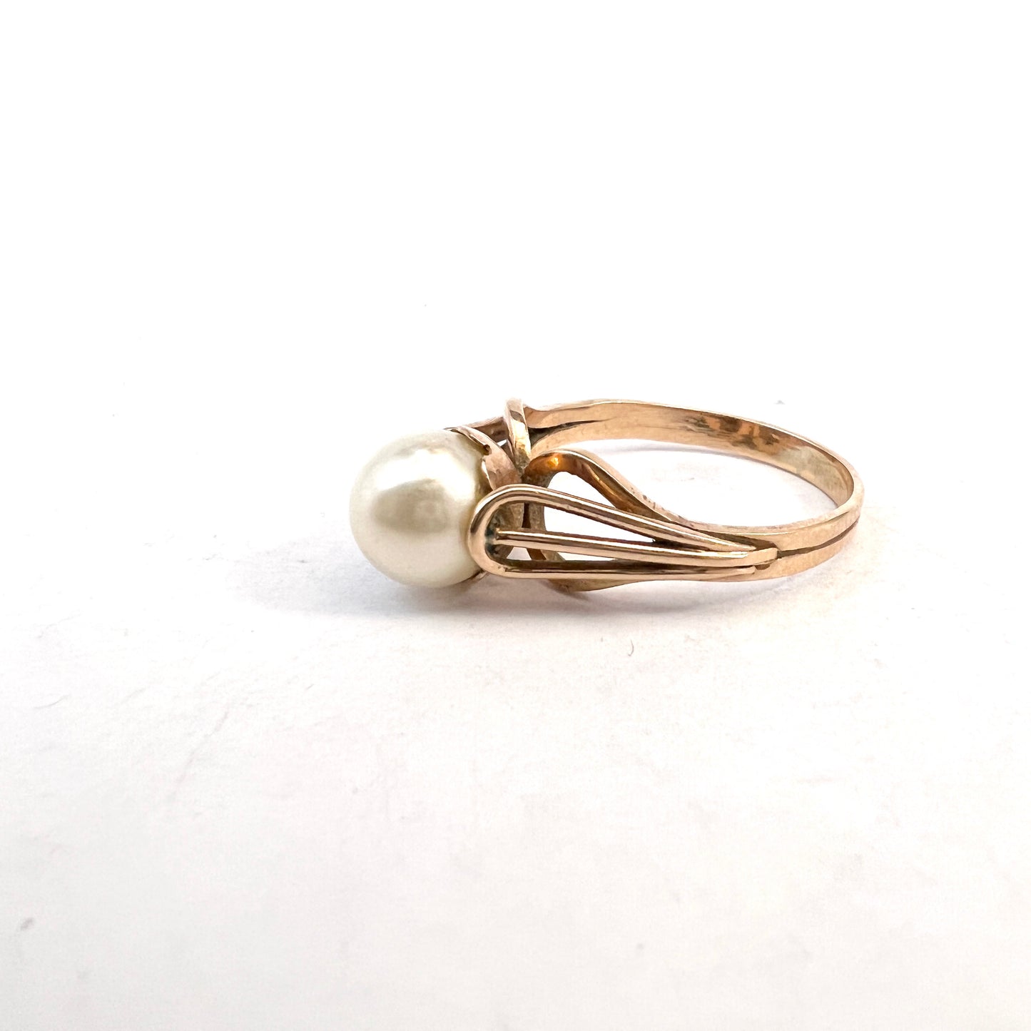 Vintage Mid-Century 14k Gold Cultured Pearl Ring.