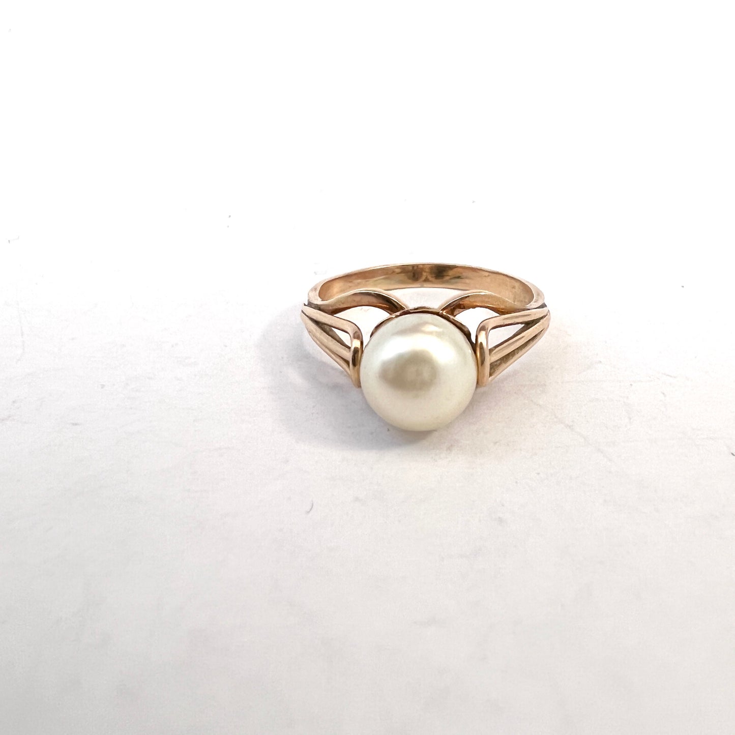 Vintage Mid-Century 14k Gold Cultured Pearl Ring.