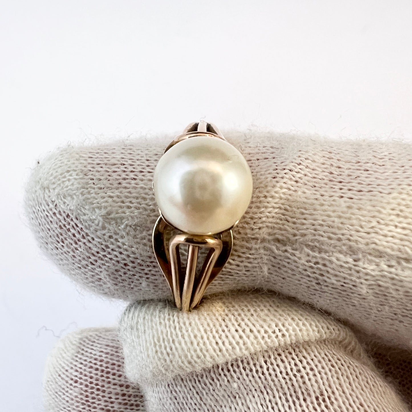 Vintage Mid-Century 14k Gold Cultured Pearl Ring.