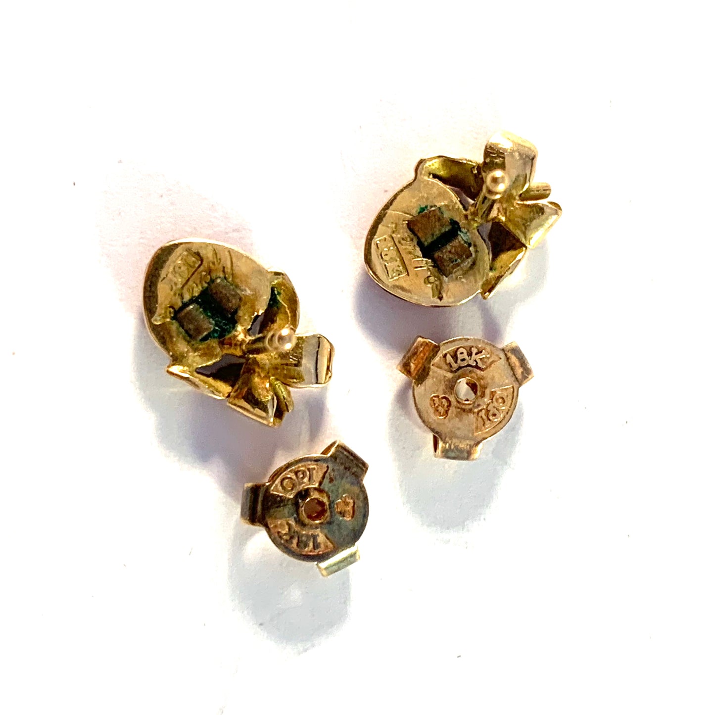 Claes E Giertta, Stockholm Vintage 18k Gold Enamel Apple Stud Earrings. Signed