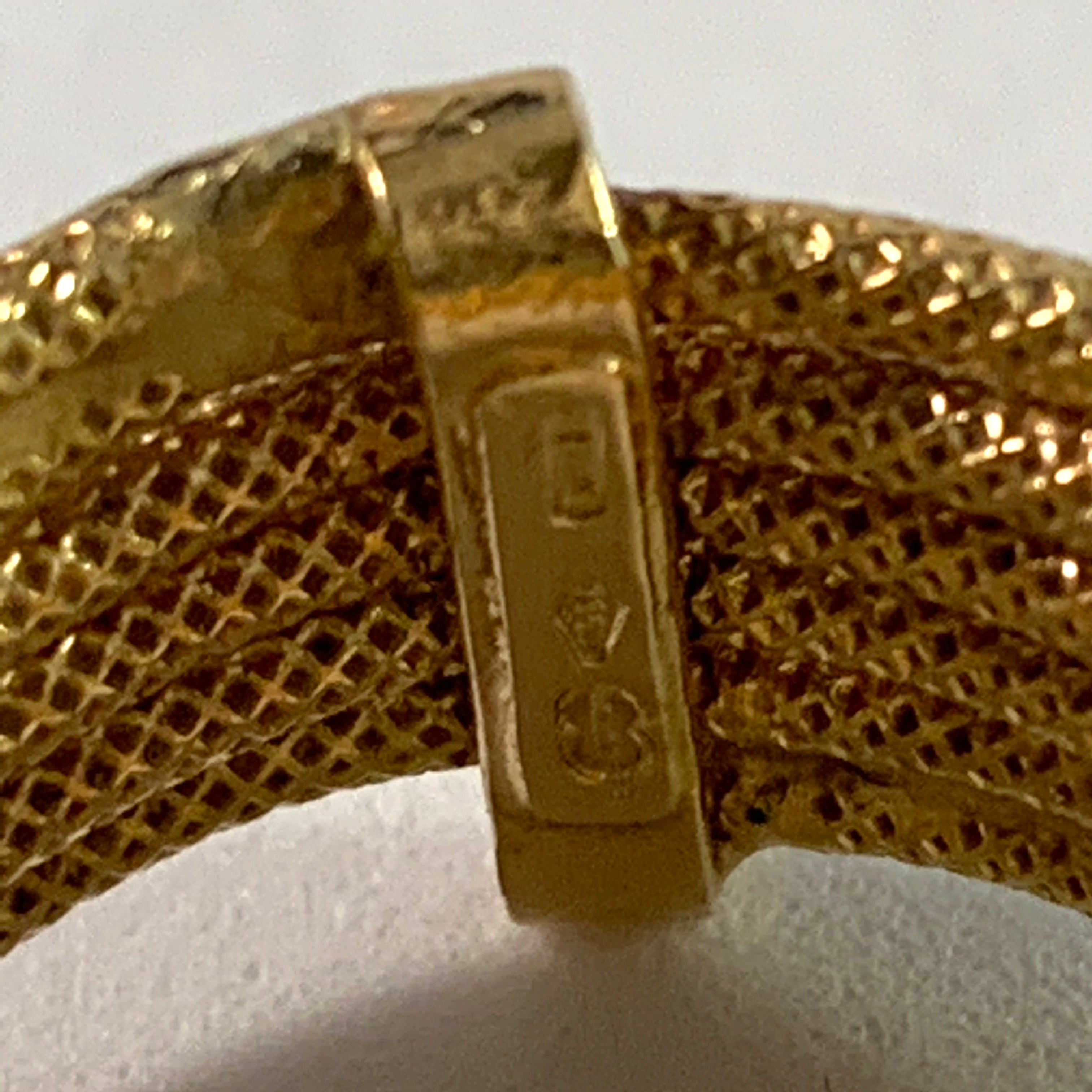 Uno A Erre, Italy Vintage 18k Gold Rope Ring.