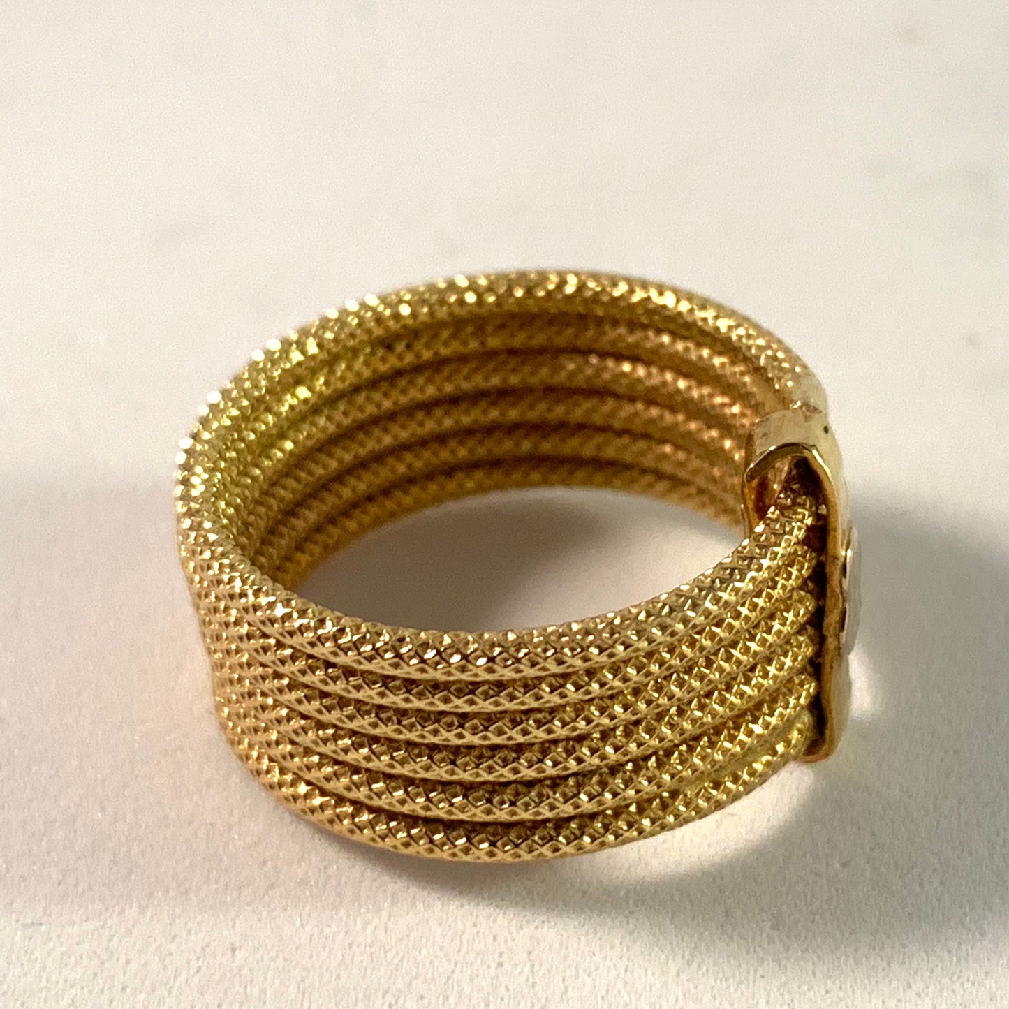 Uno A Erre, Italy Vintage 18k Gold Rope Ring.