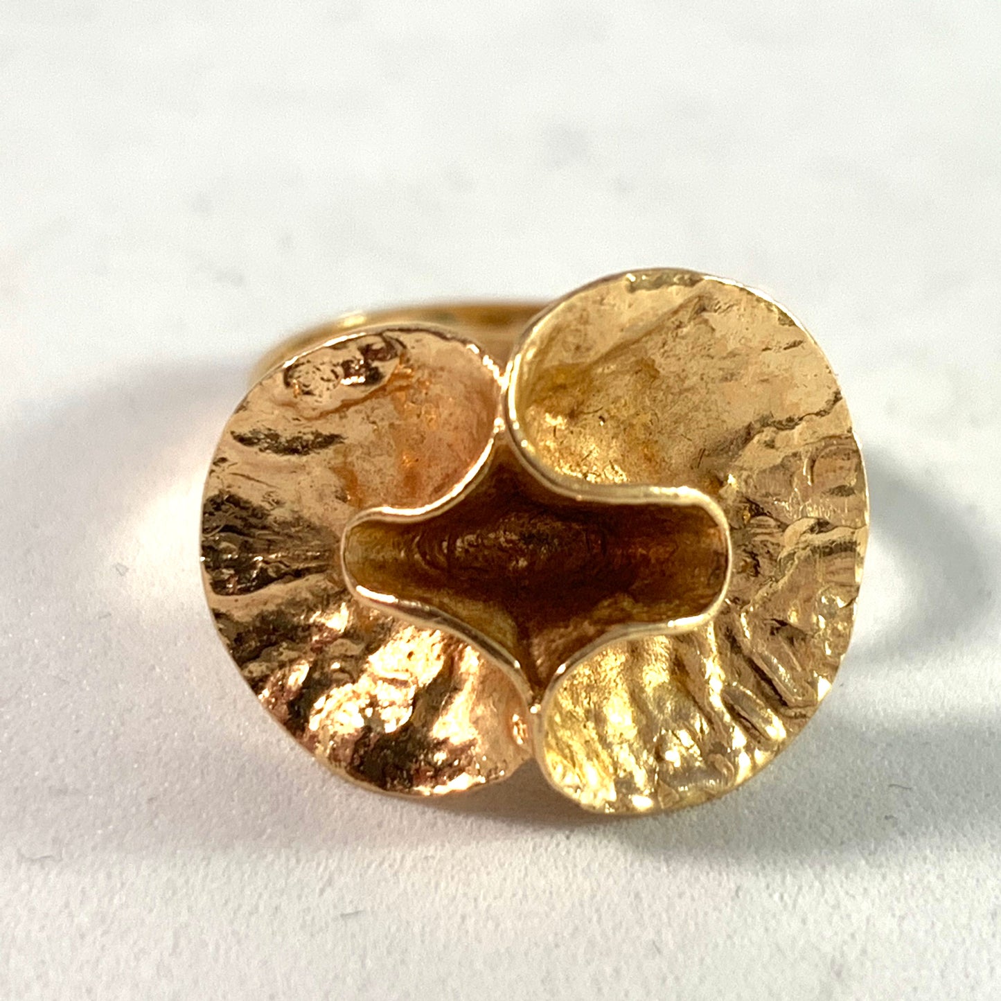 Theresia Hvorslev, Sweden 1976. 18k Gold Water Lily Ring.